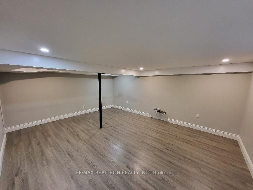 256 Dunlop Street W Property Photo 9