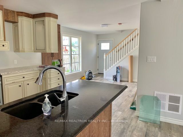 256 Dunlop Street W Property Photo 11