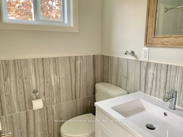 256 Dunlop Street W Property Photo 12