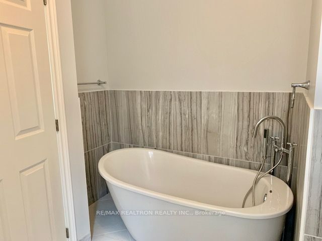 256 Dunlop Street W Property Photo 13
