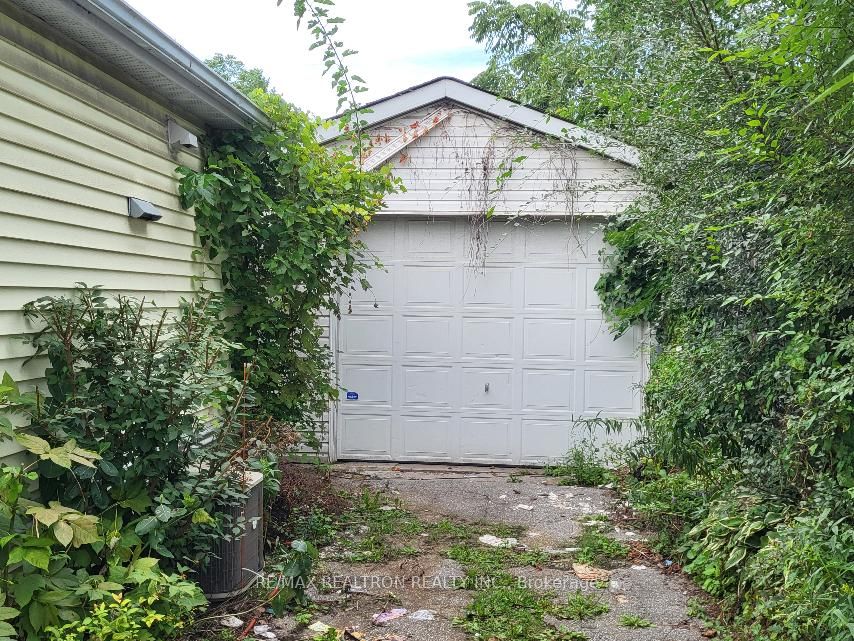 256 Dunlop Street W Property Photo 16