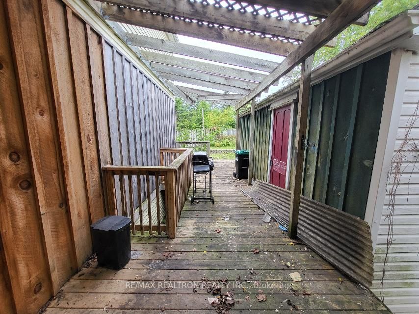 256 Dunlop Street W Property Photo 18