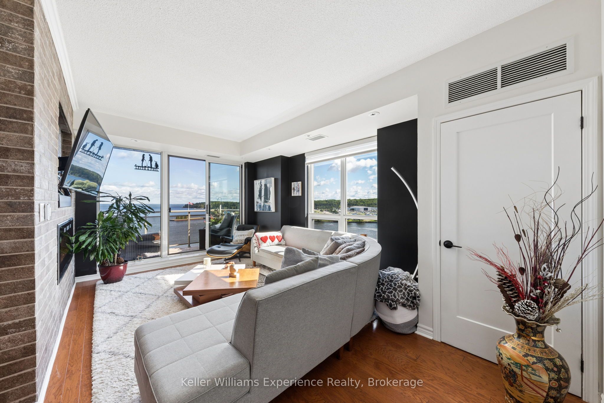 699 Aberdeen Boulevard 706 Property Photo 2