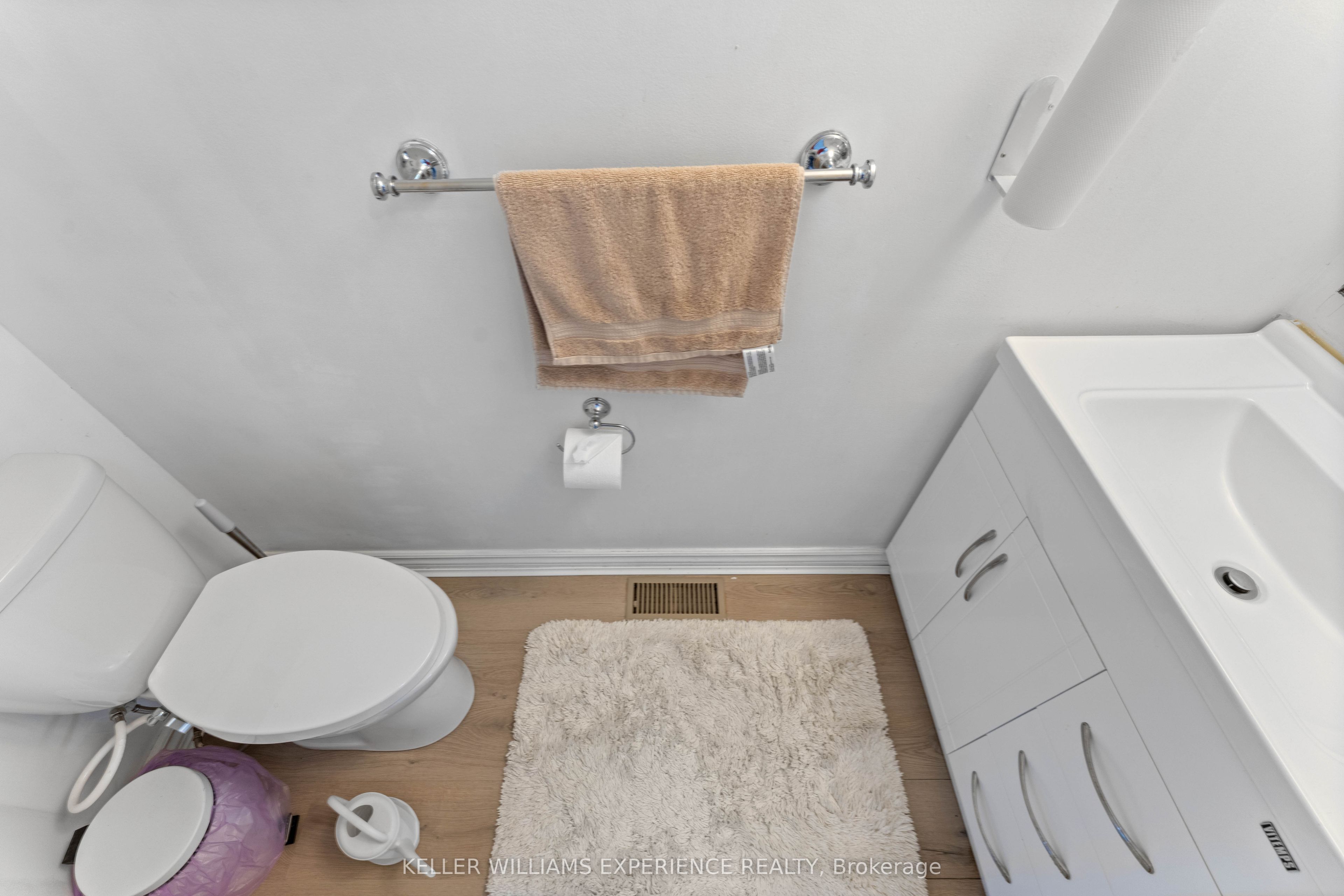250 Ferndale Drive S Property Photo 11