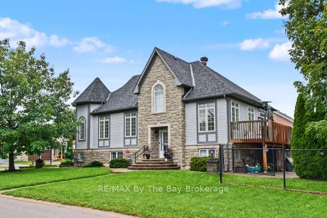 90 Meadowlark Boulevard Property Photo 2