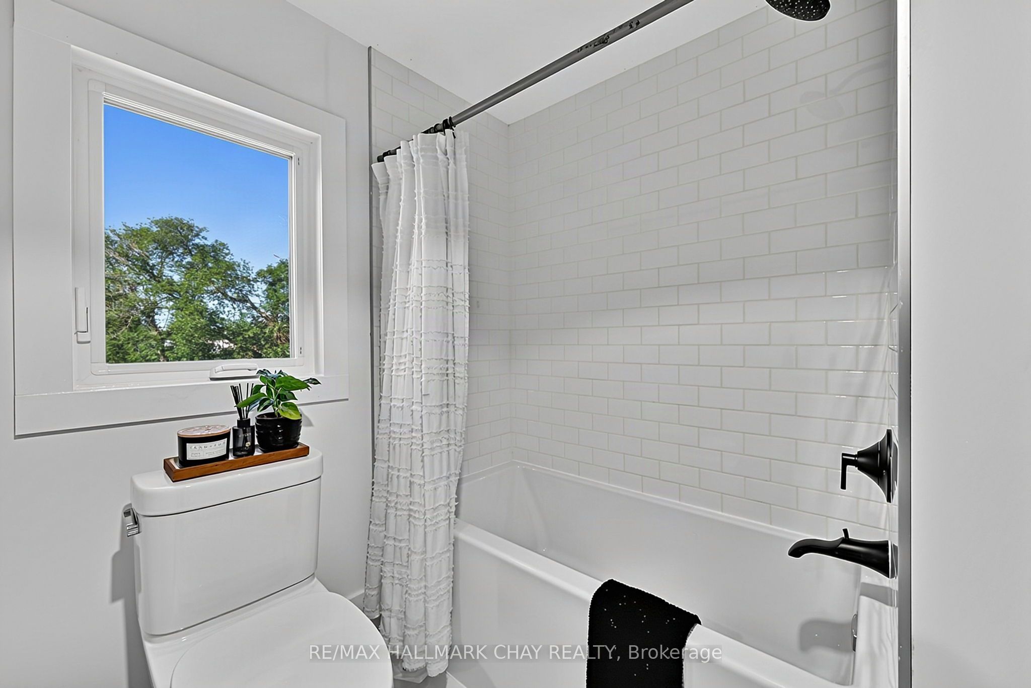 32 Caroline Street Property Photo 33