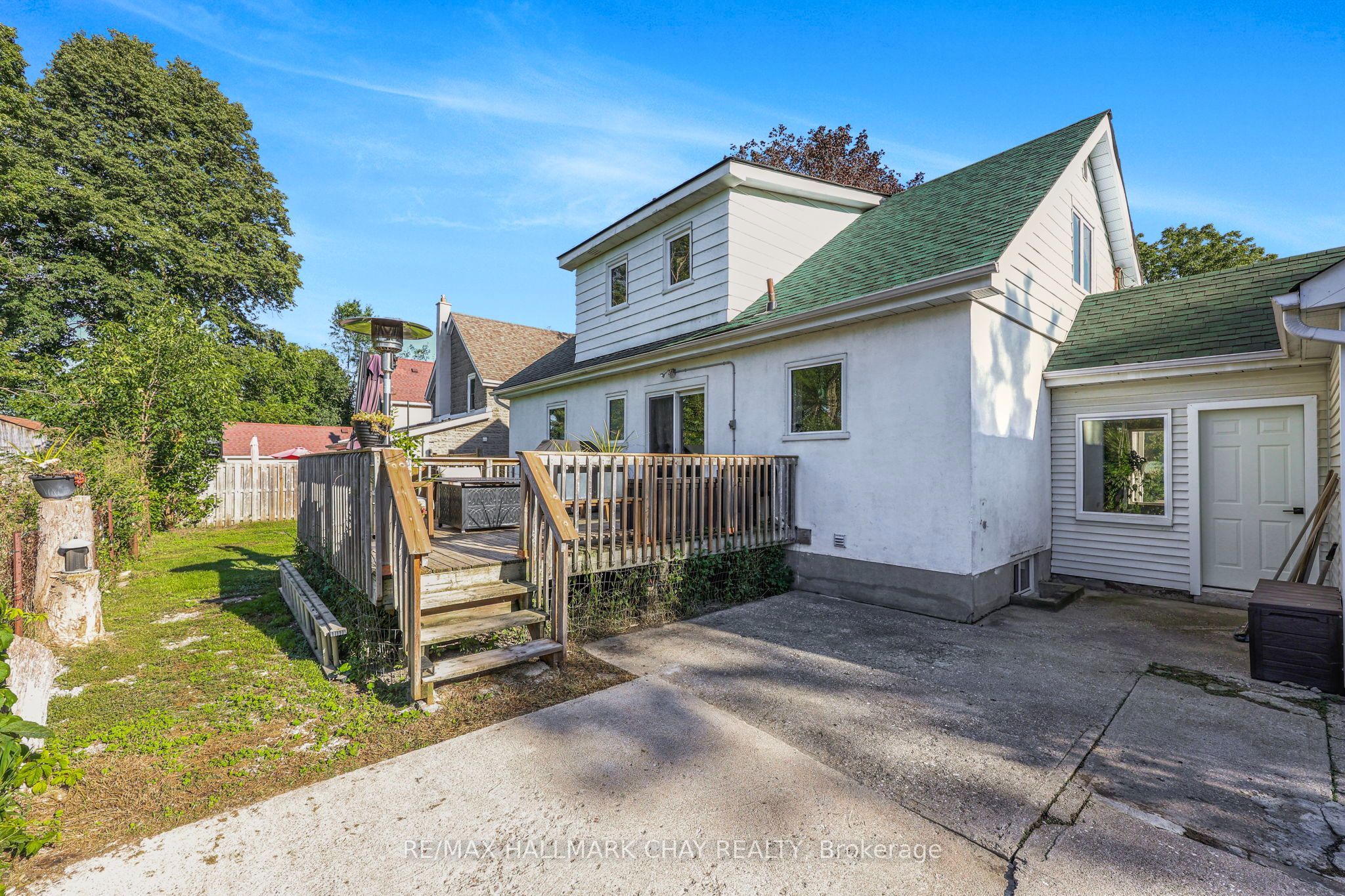 32 Caroline Street Property Photo 45