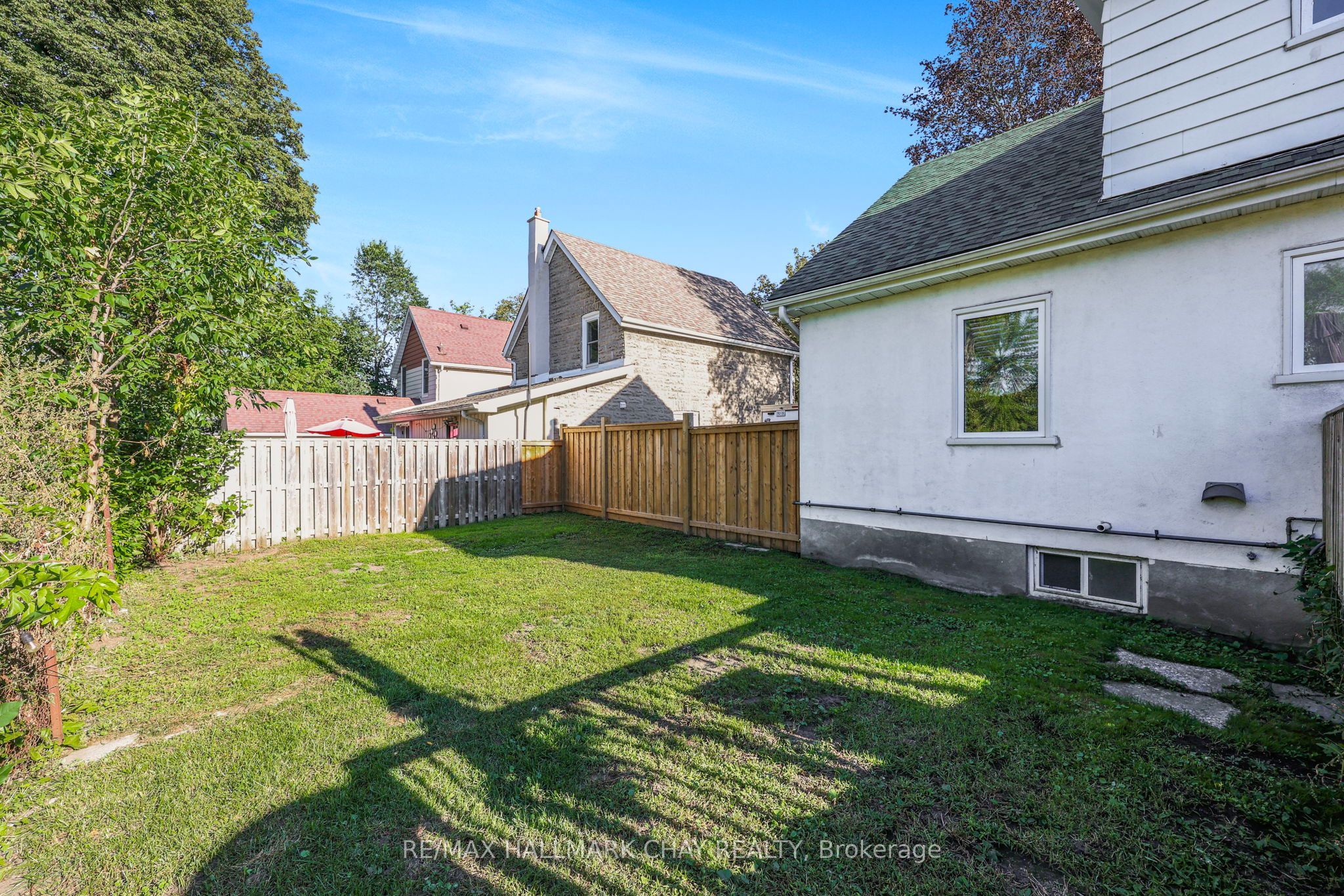 32 Caroline Street Property Photo 46