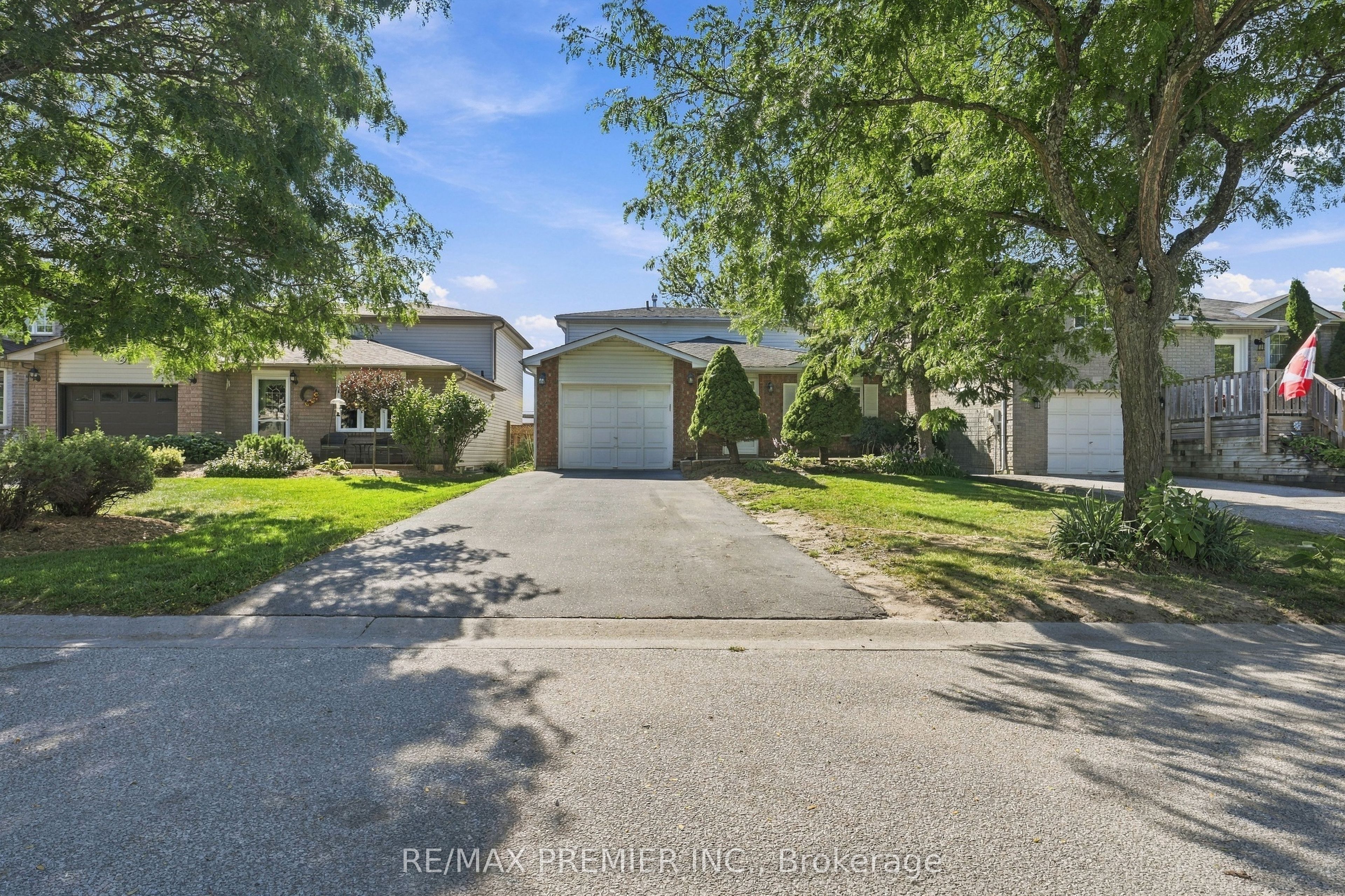 54 Hersey Crescent N