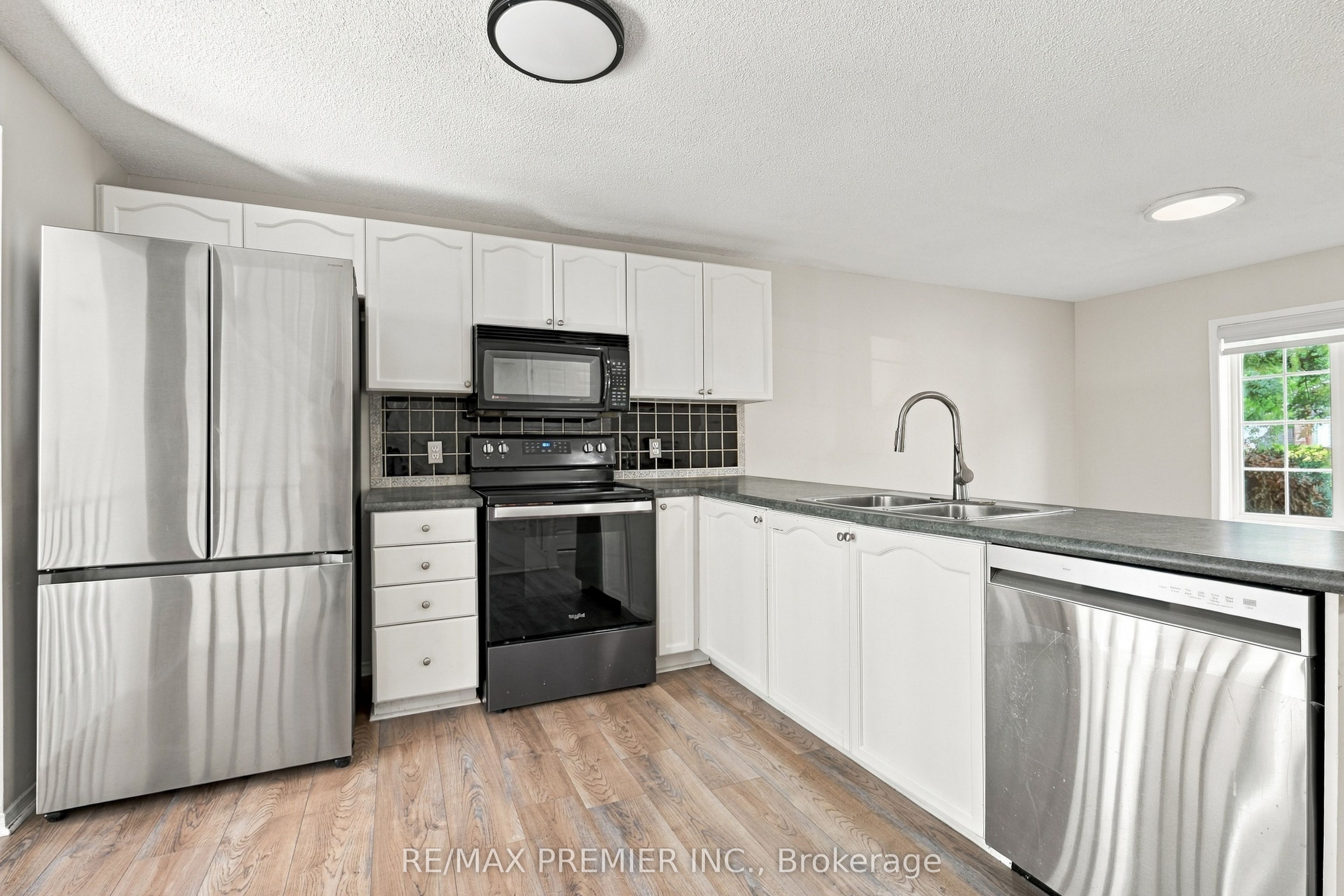 54 Hersey Crescent N Property Photo 11