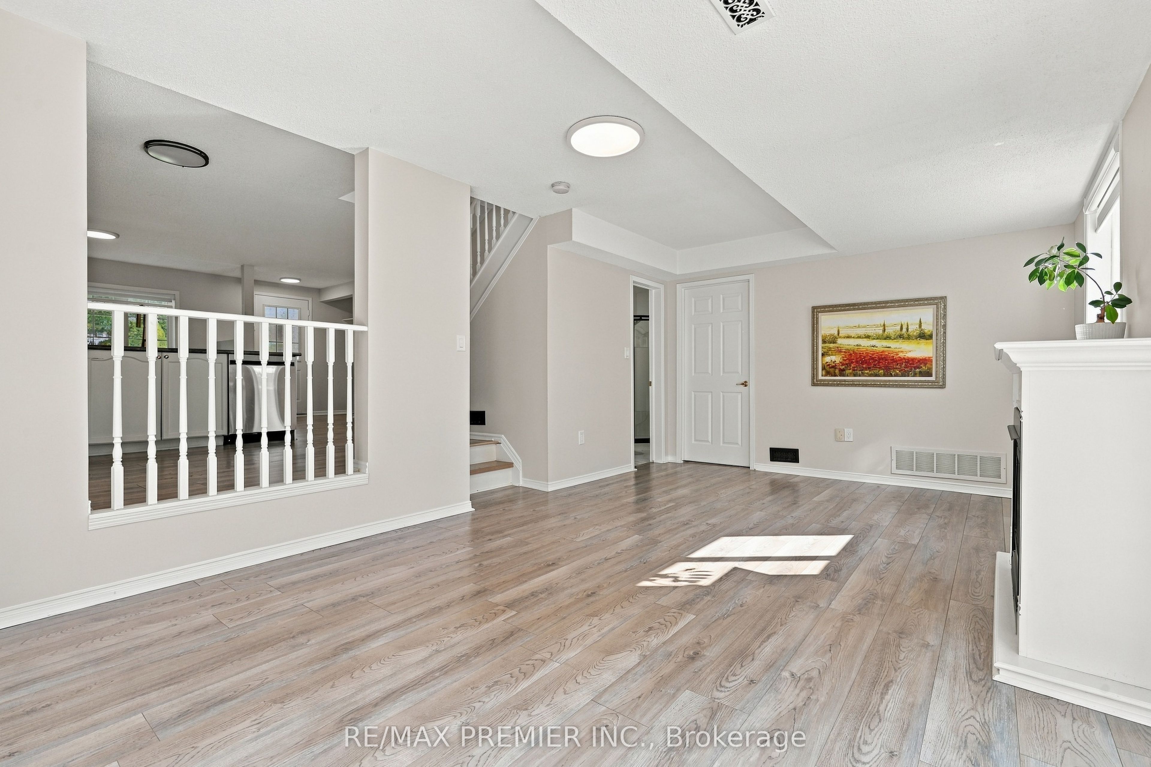 54 Hersey Crescent N Property Photo 14