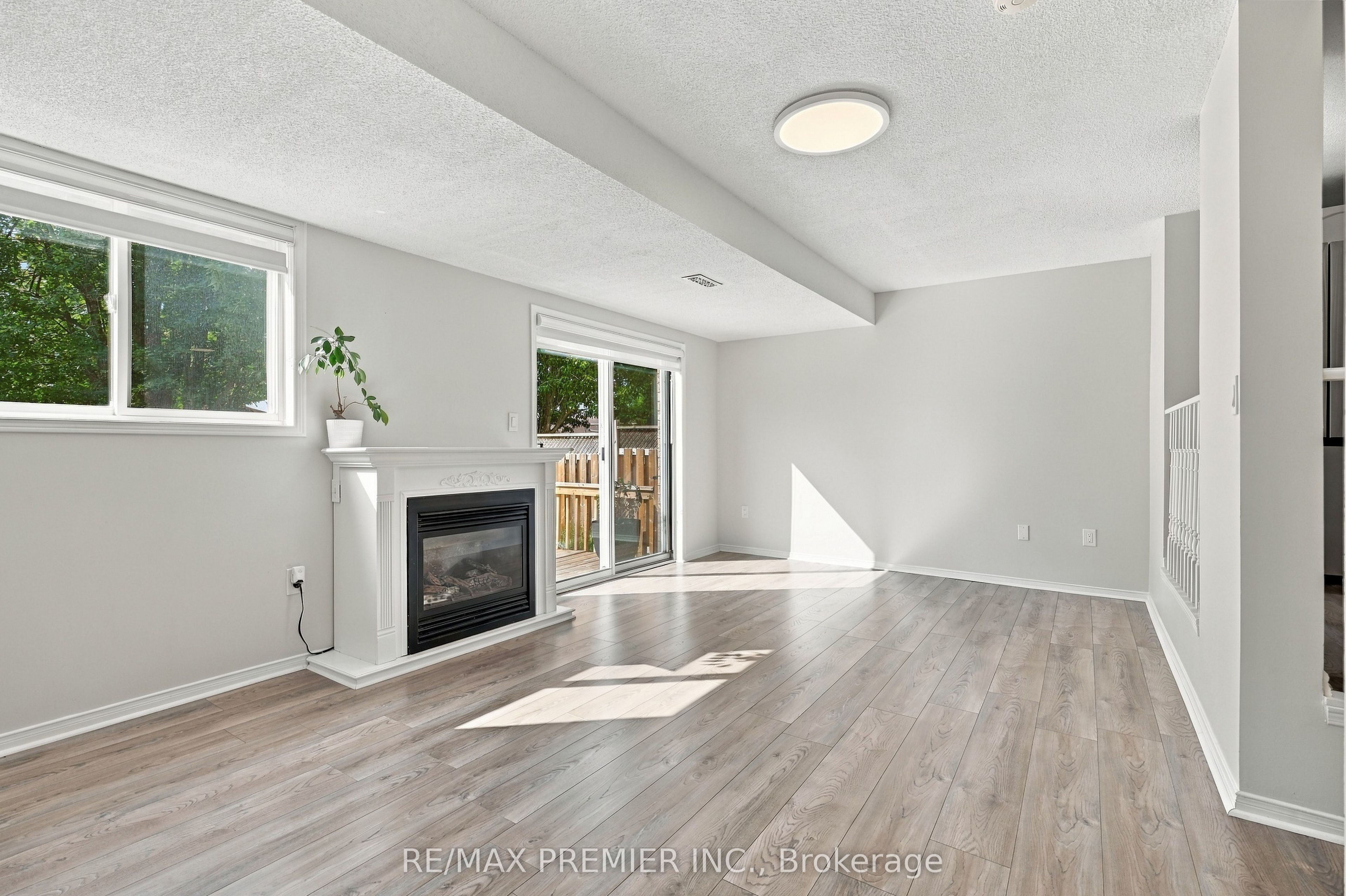 54 Hersey Crescent N Property Photo 15