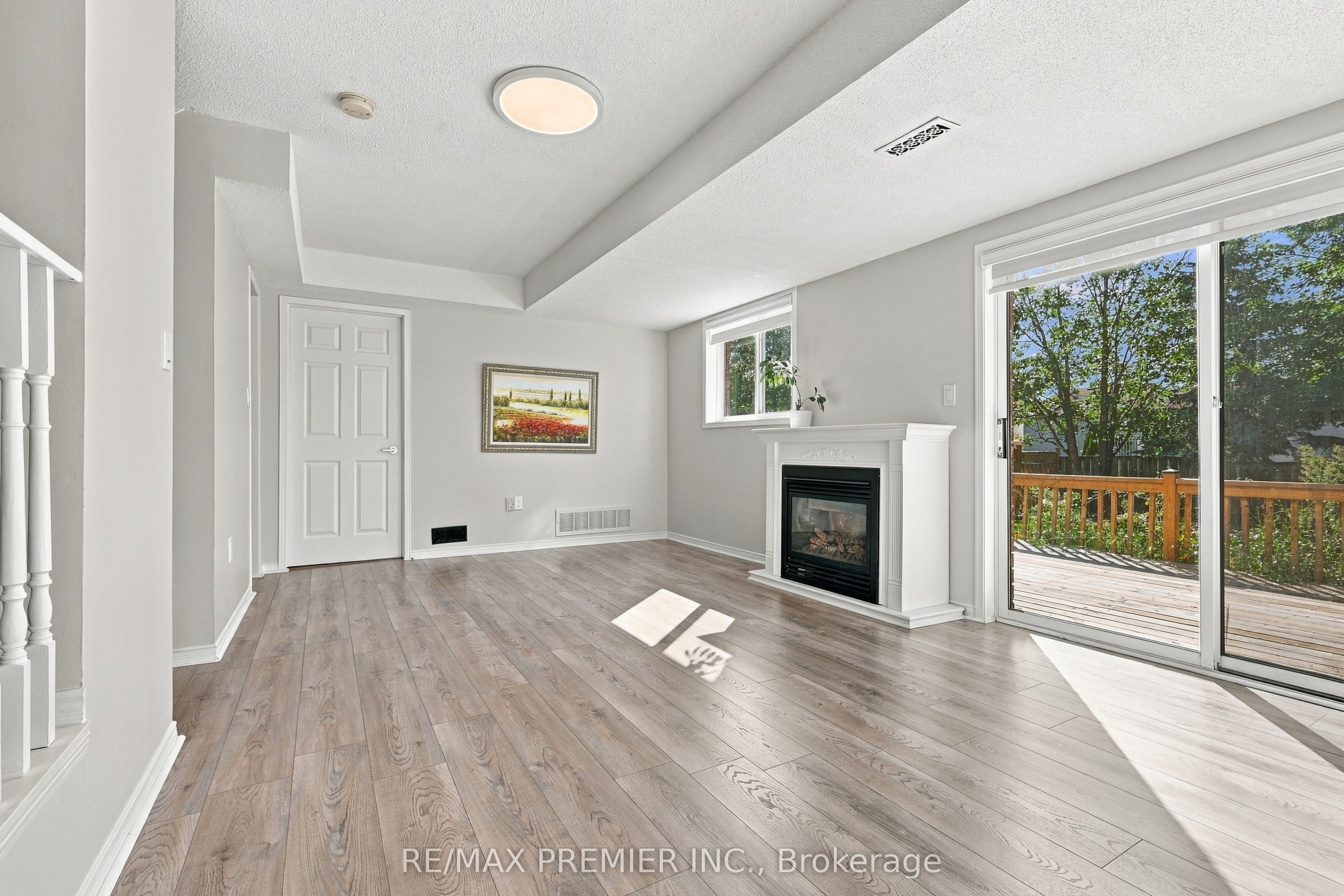 54 Hersey Crescent N Property Photo 16