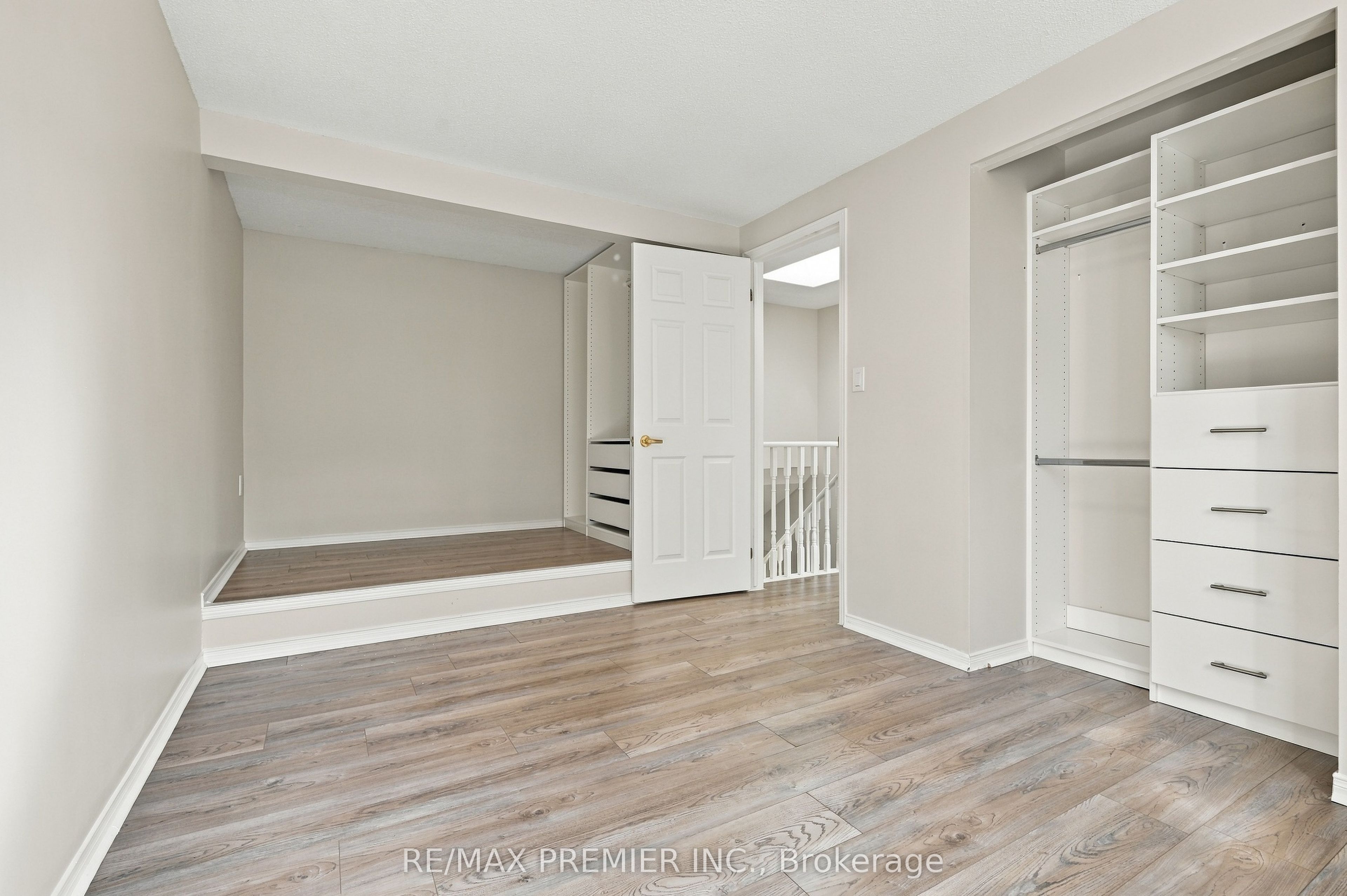 54 Hersey Crescent N Property Photo 19