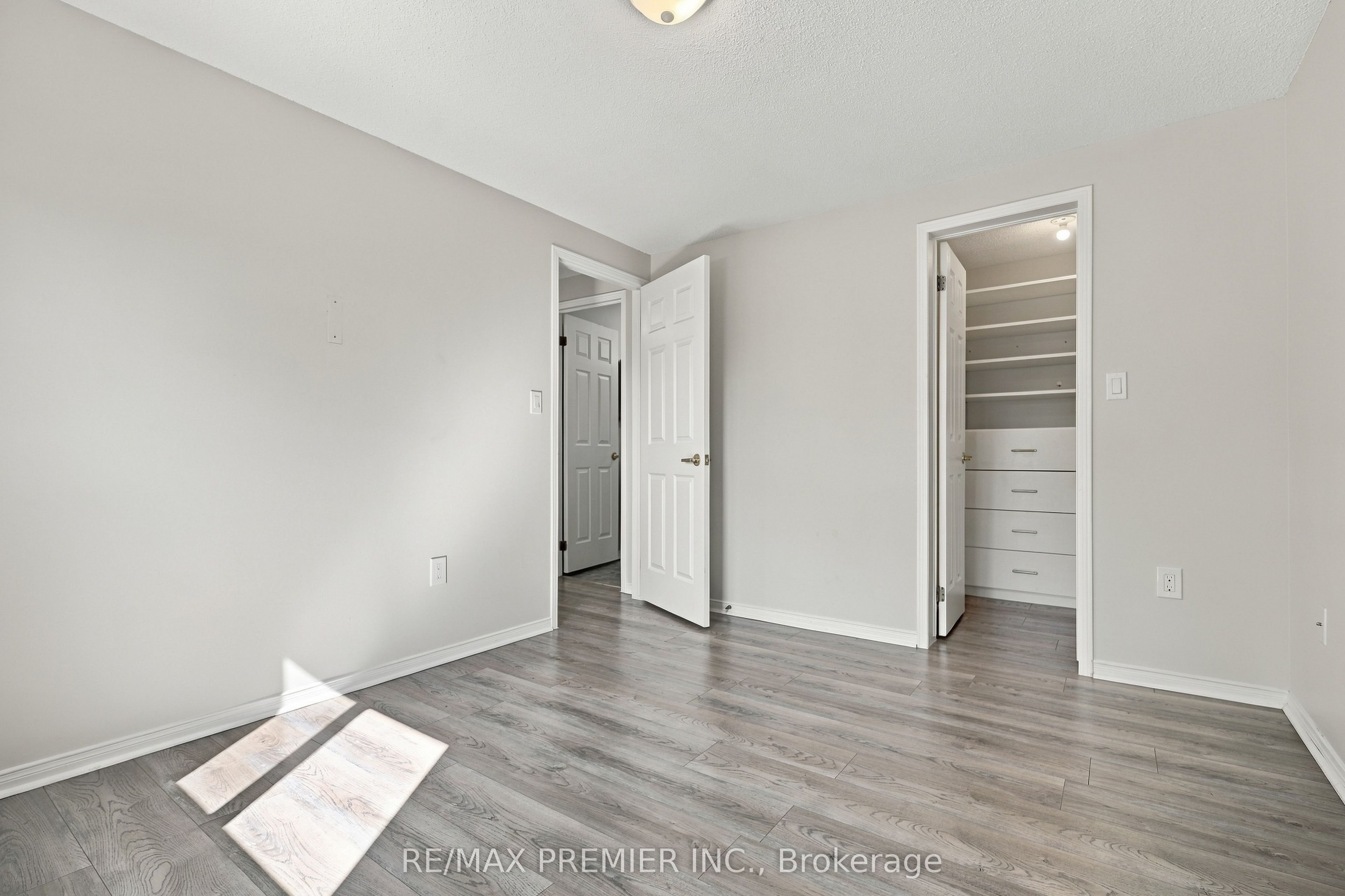 54 Hersey Crescent N Property Photo 25