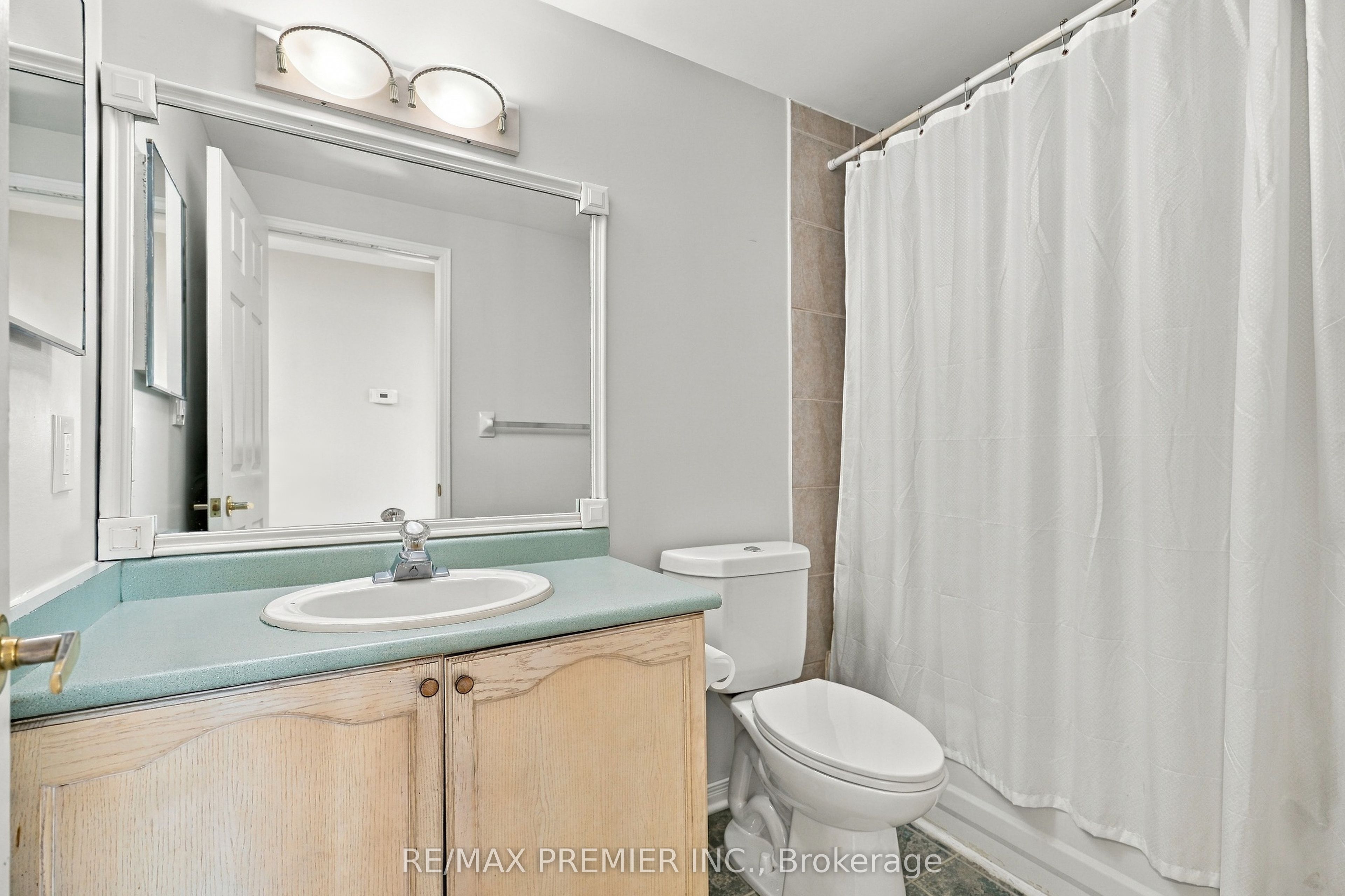 54 Hersey Crescent N Property Photo 27