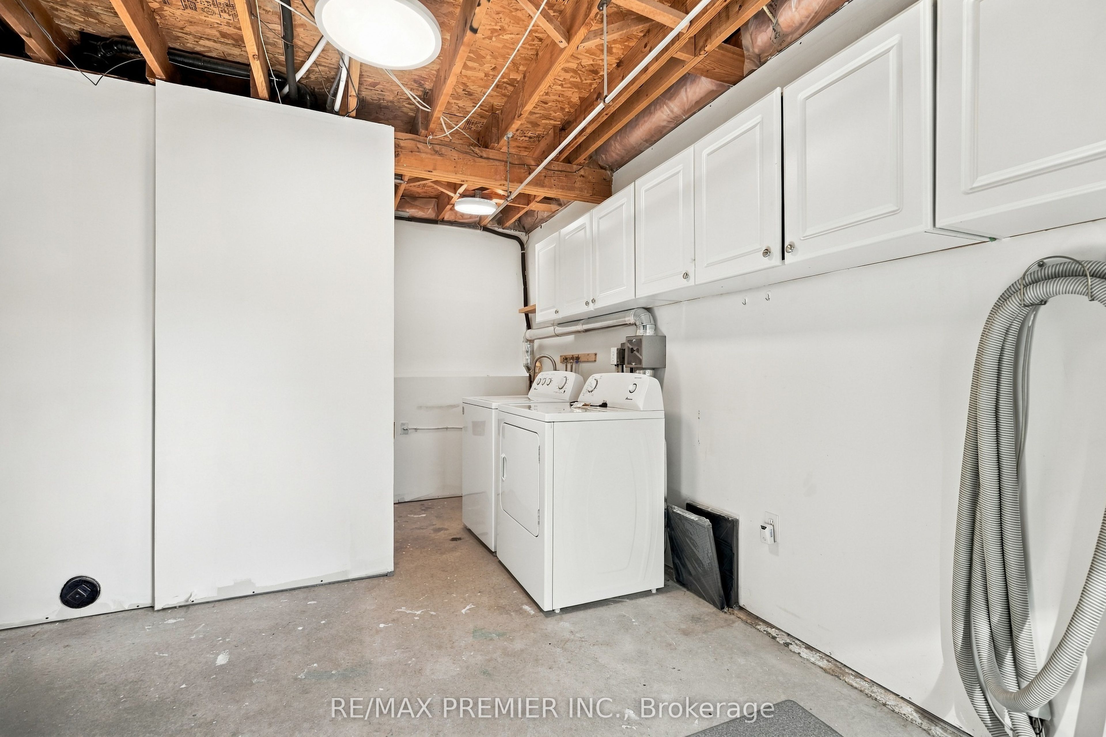 54 Hersey Crescent N Property Photo 30