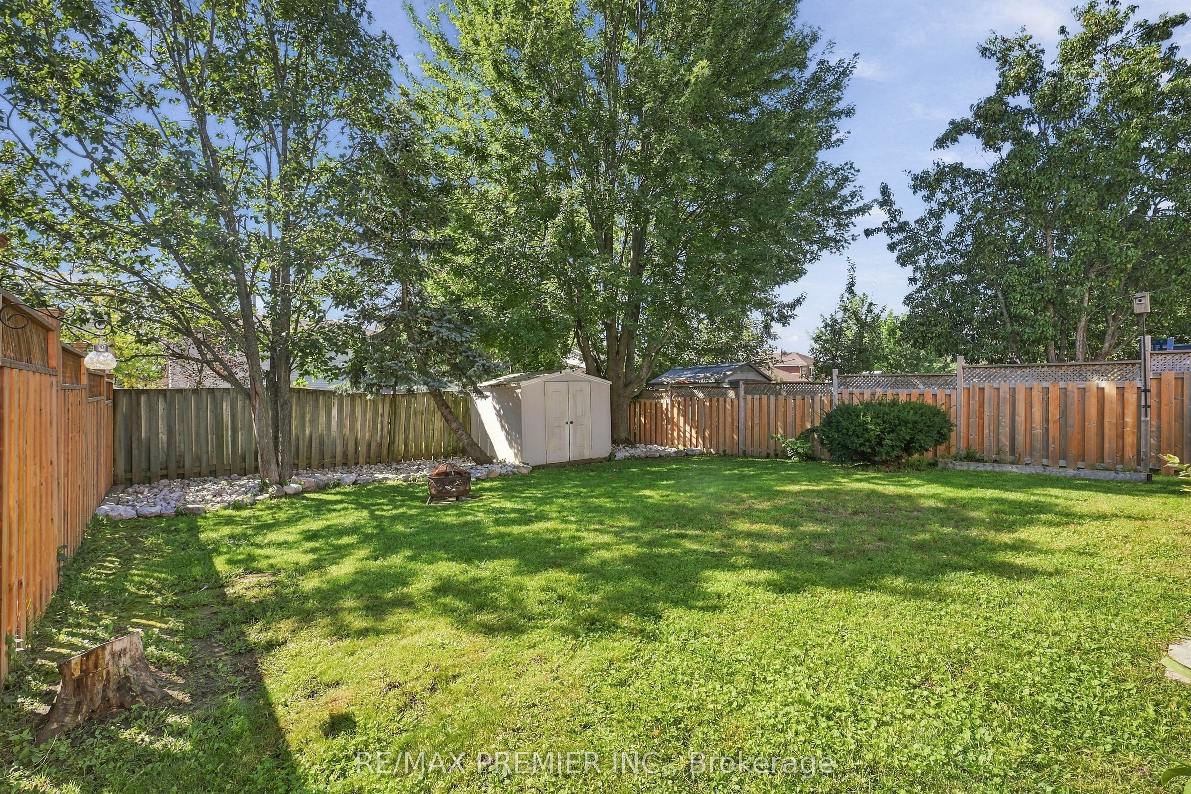 54 Hersey Crescent N Property Photo 36