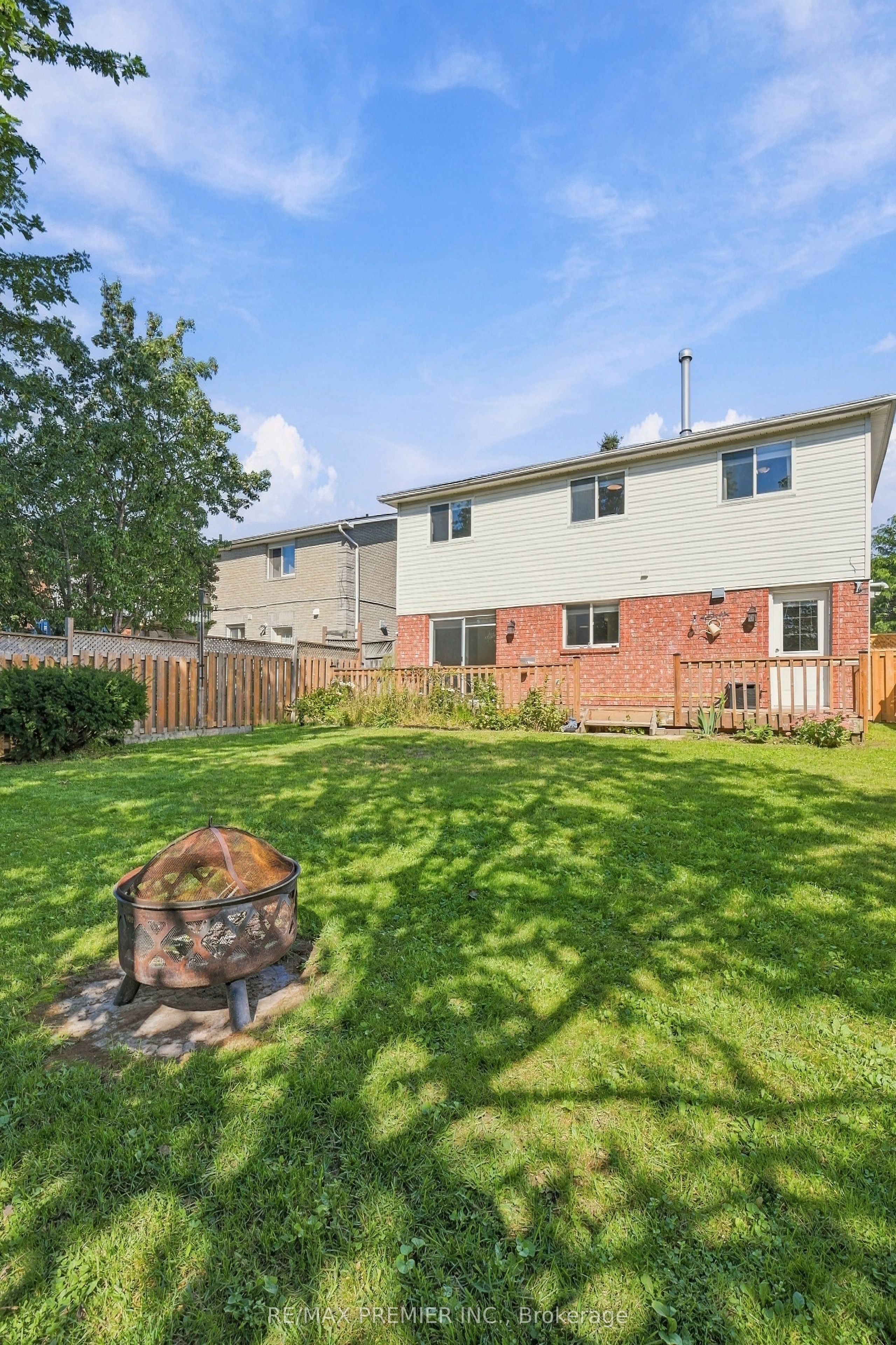54 Hersey Crescent N Property Photo 37