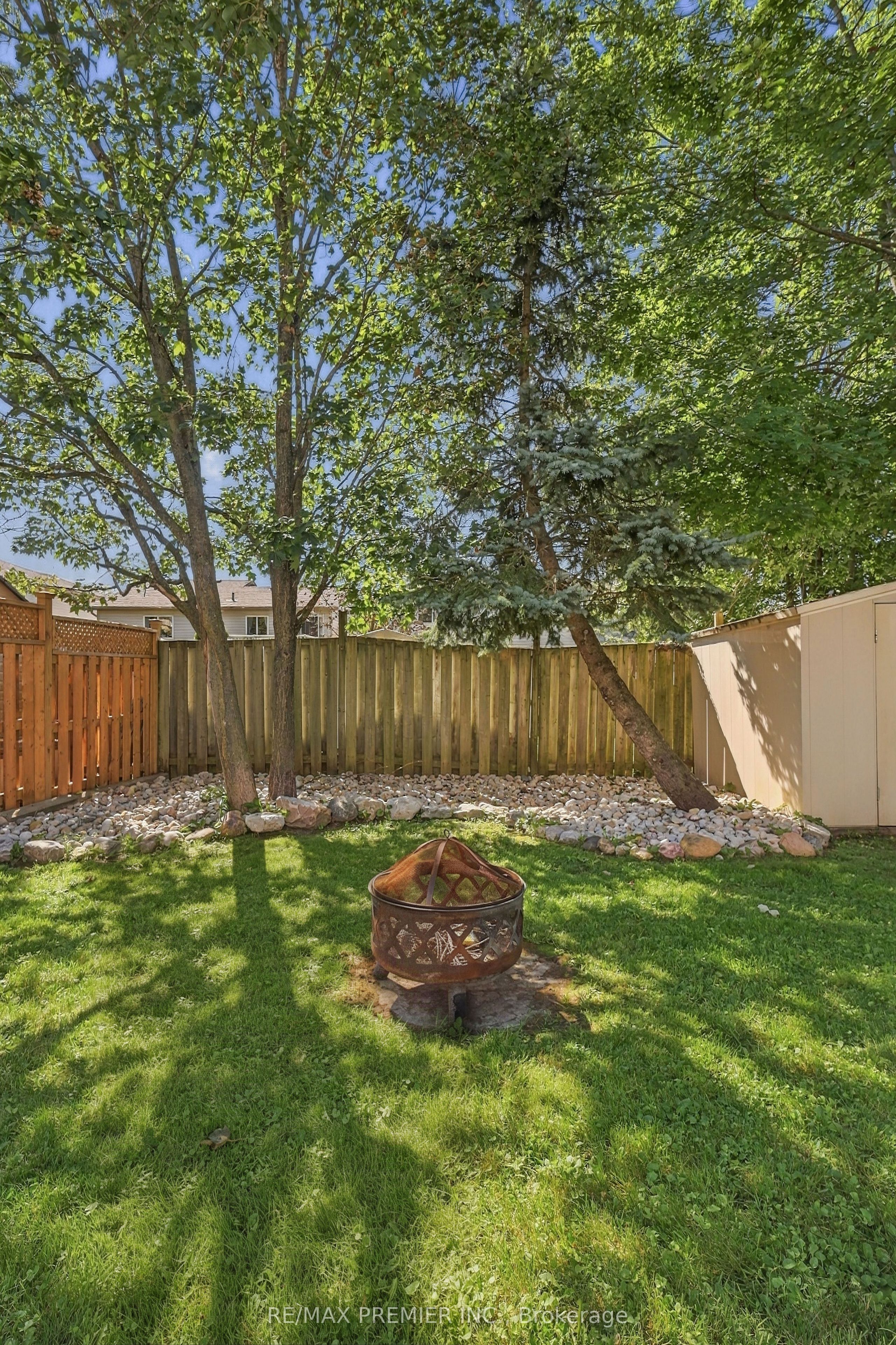 54 Hersey Crescent N Property Photo 38