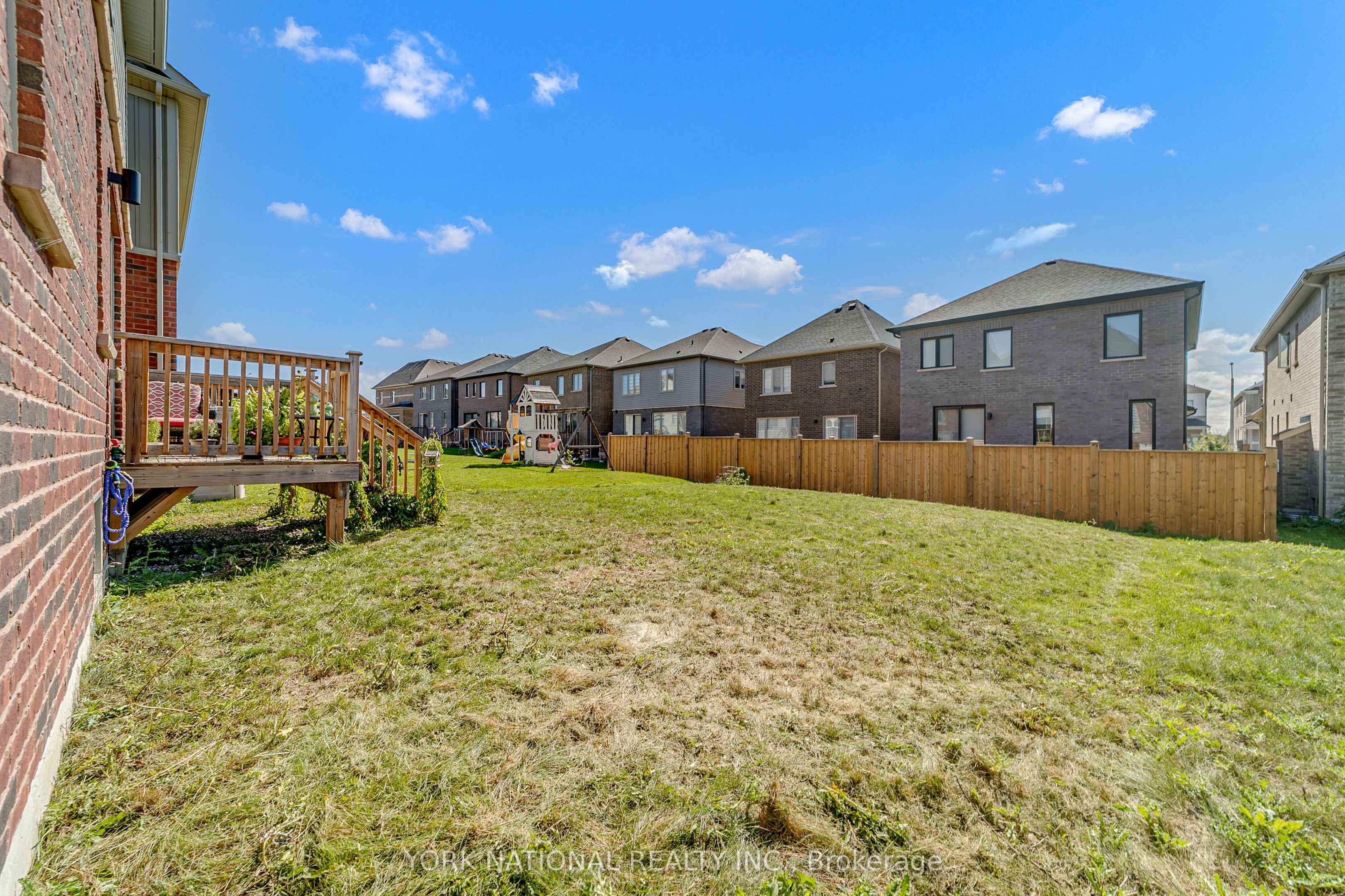 32 Copperhill Heights E Property Photo 45