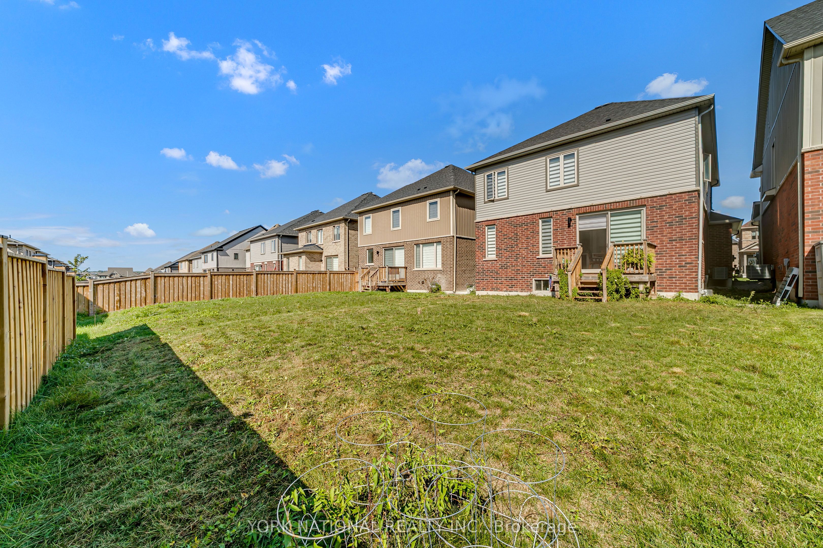 32 Copperhill Heights E Property Photo 47