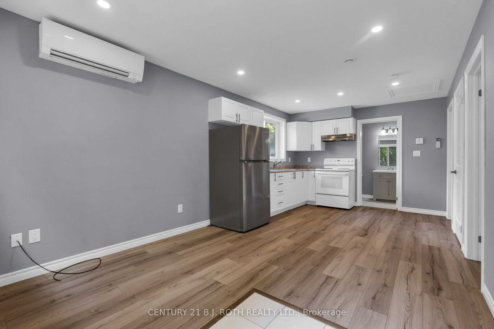 12 Dufferin Street Units 1 + 2 + Coach House Property Photo 16