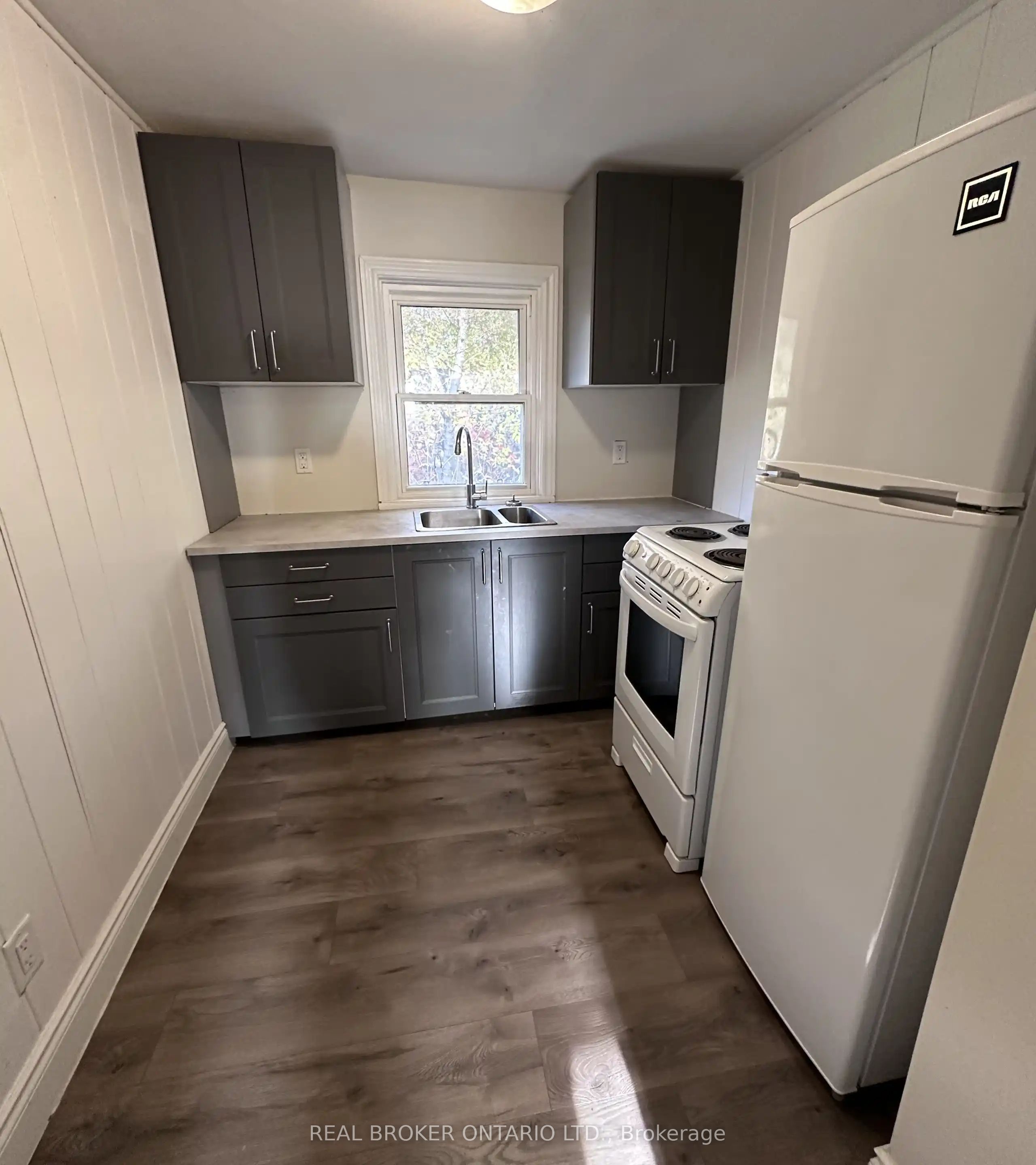 123 Henry Street Property Photo 2