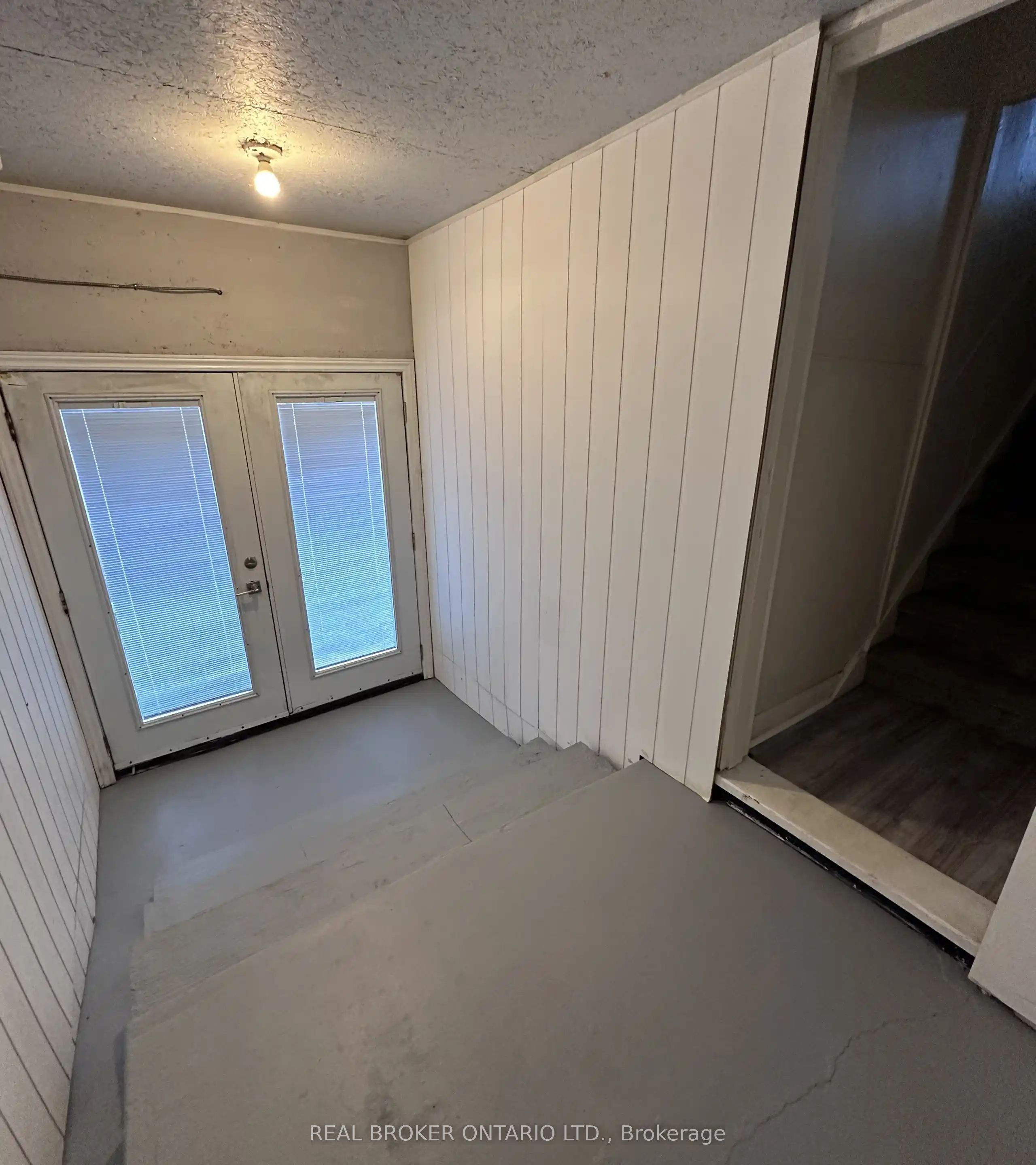 123 Henry Street Property Photo 4