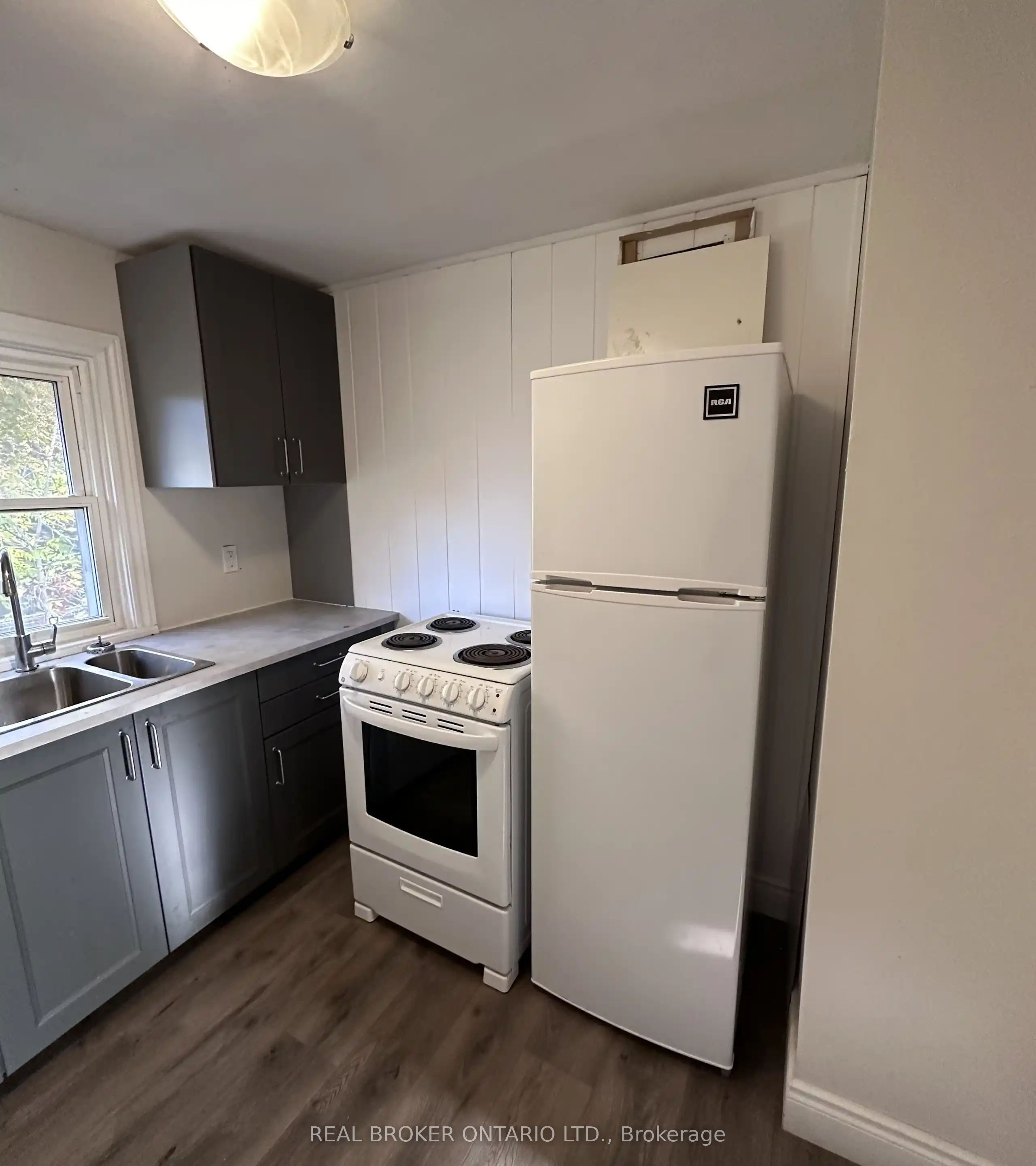123 Henry Street Property Photo 5