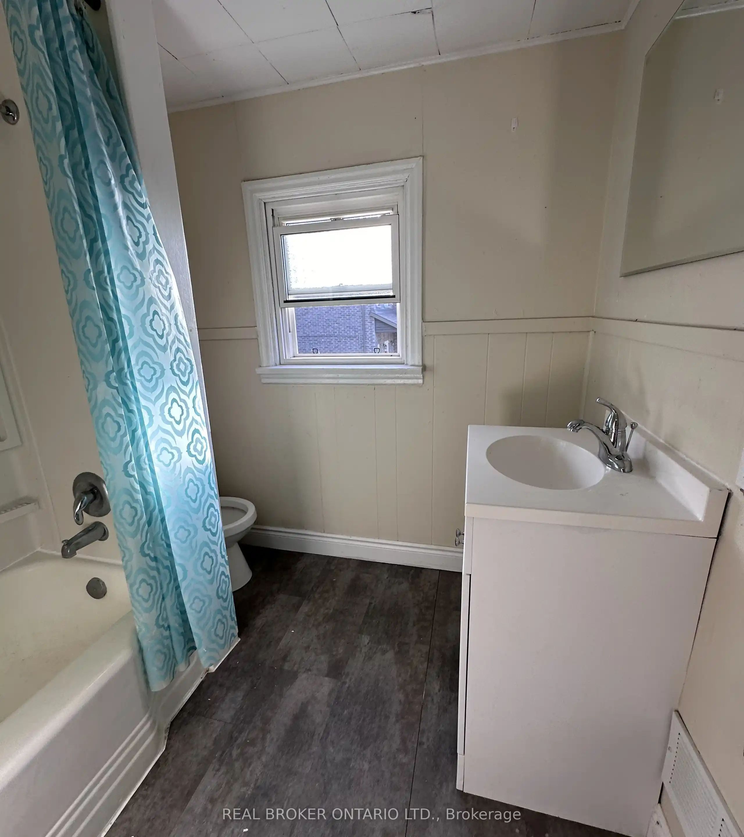 123 Henry Street Property Photo 6