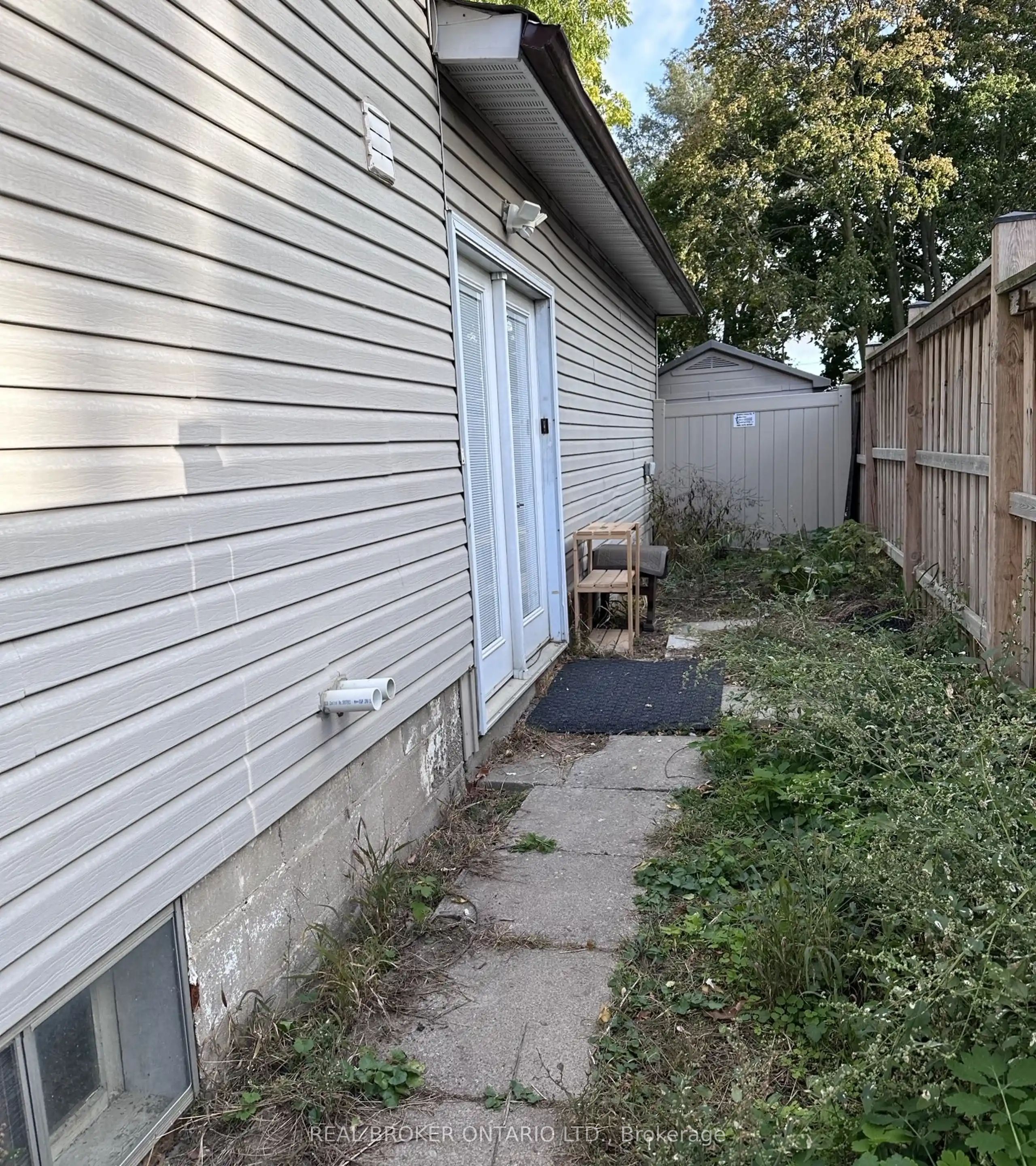 123 Henry Street Property Photo 8
