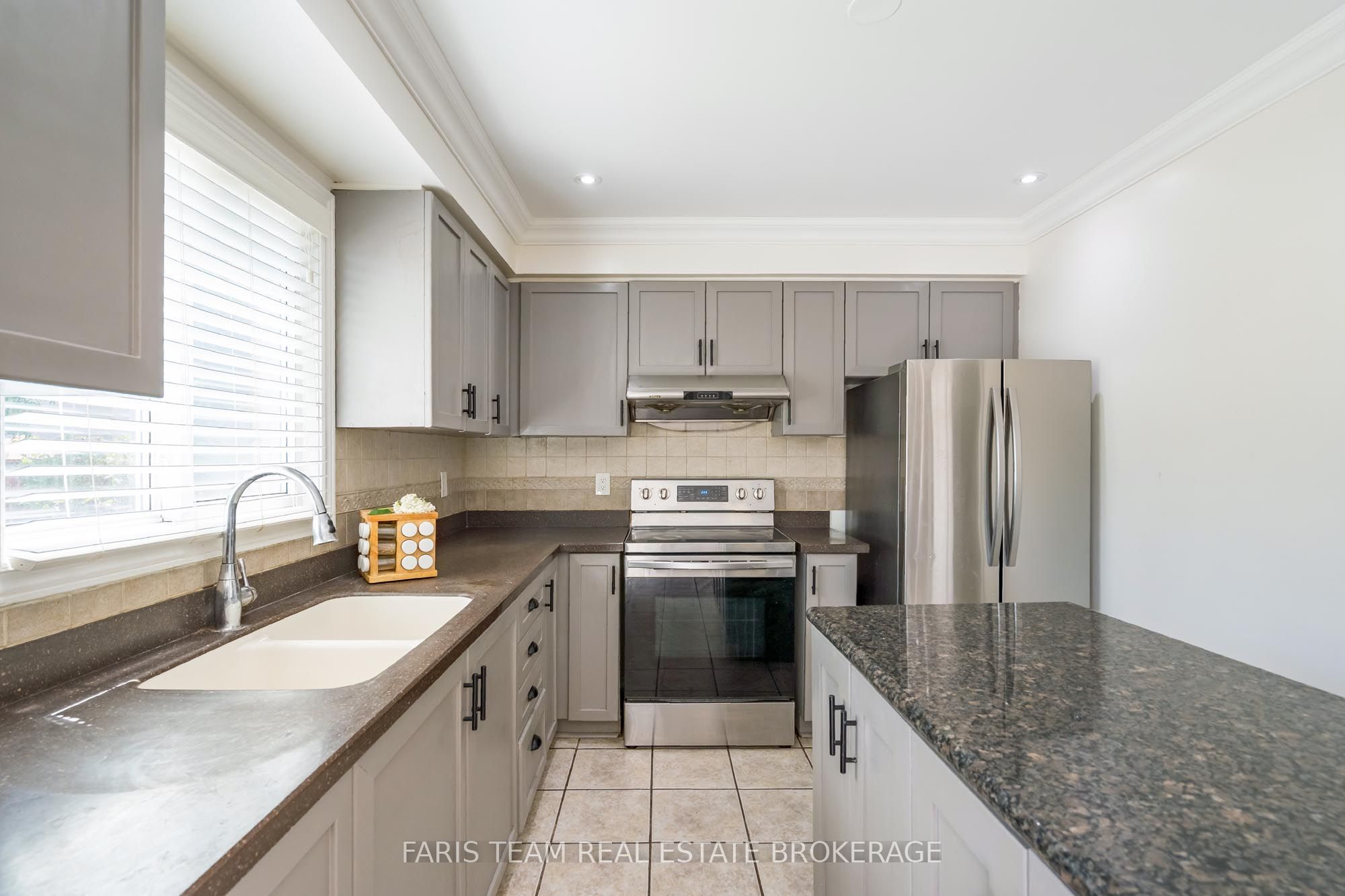 503 Grove Street E Property Photo 6
