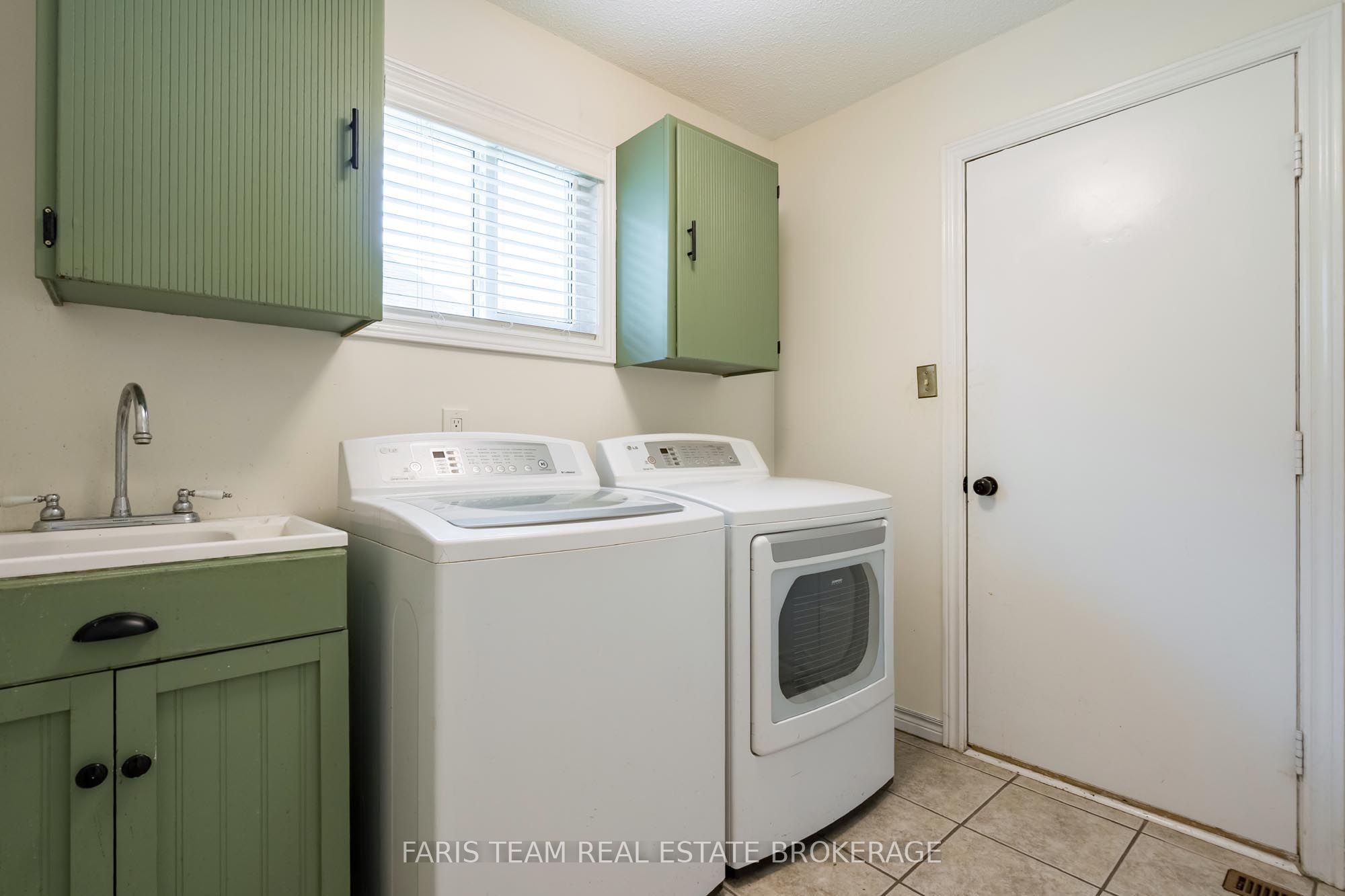 503 Grove Street E Property Photo 20