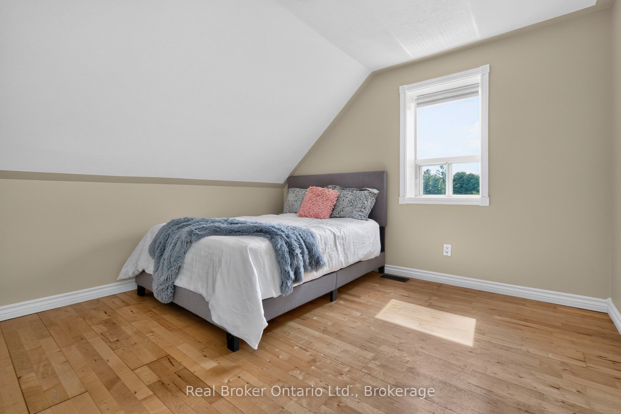 597 Lafontaine Road W Property Photo 18