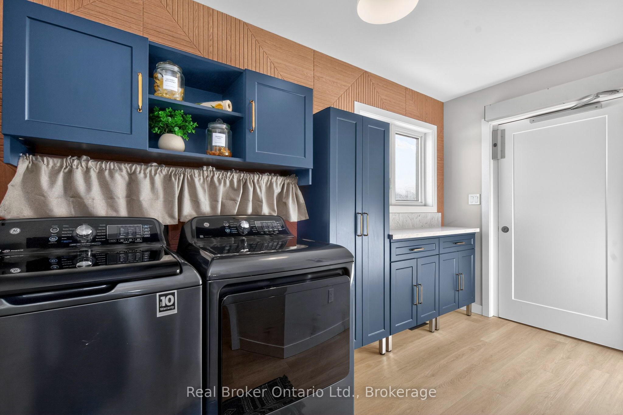 597 Lafontaine Road W Property Photo 36