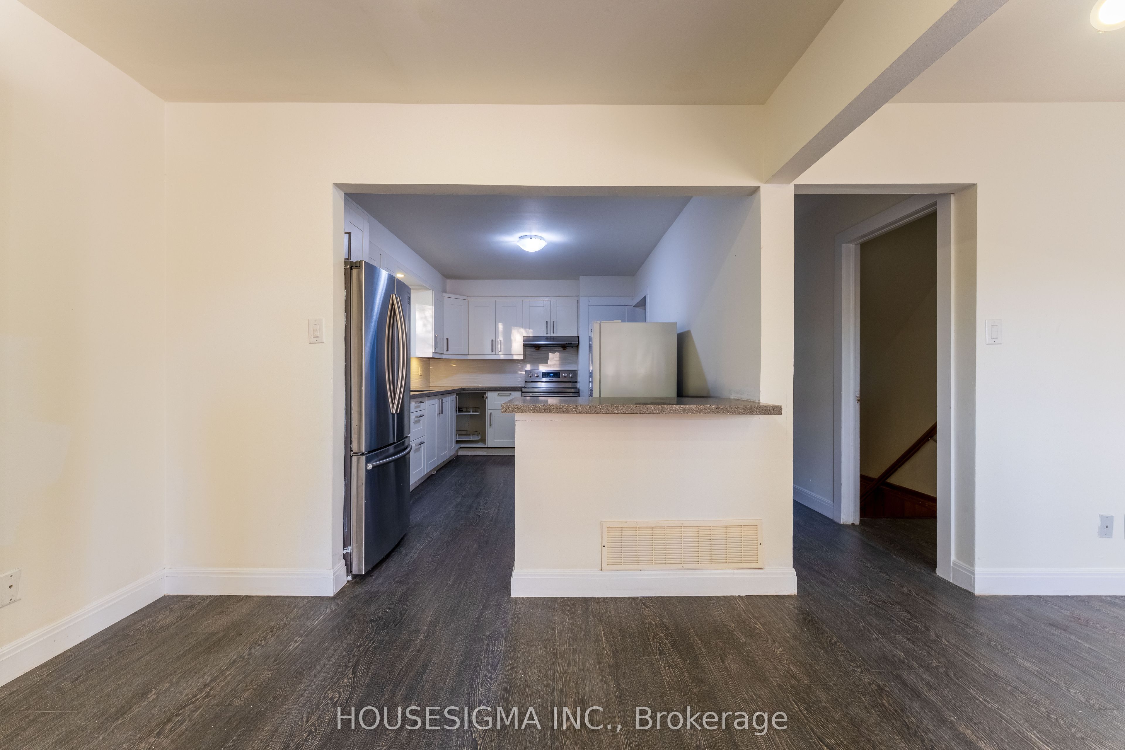 33b College Crescent Property Photo 8