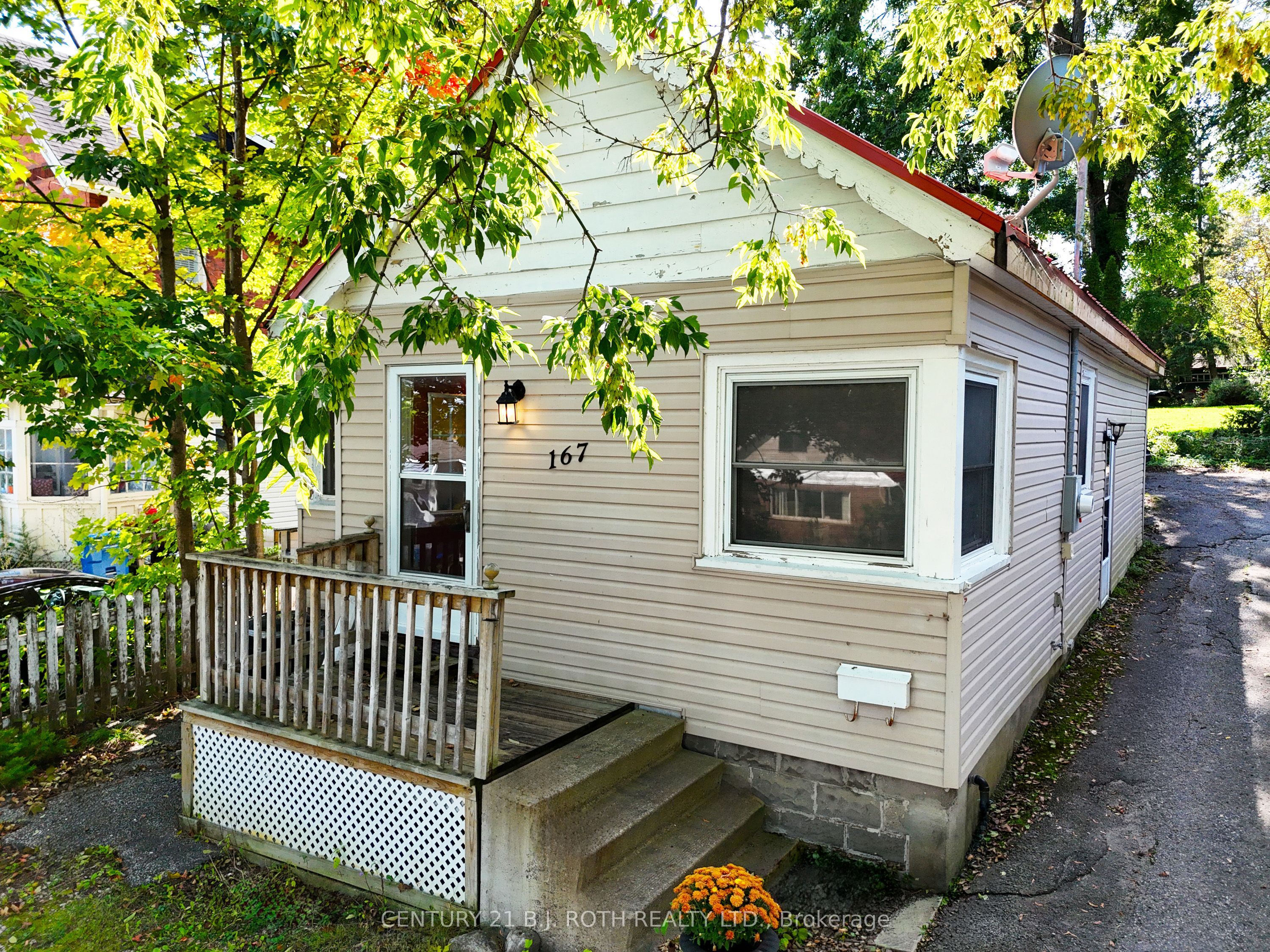 167 Laclie Street