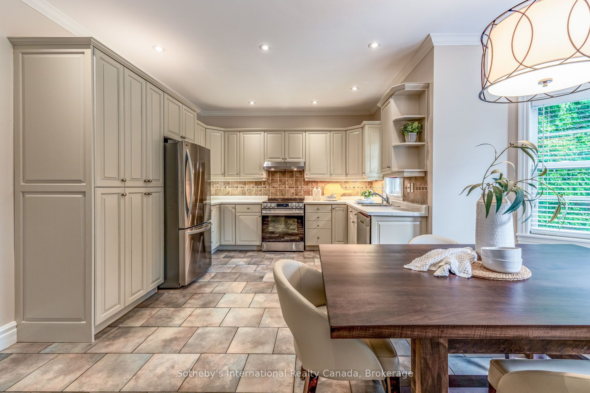 75 Edward Street E Property Photo 14