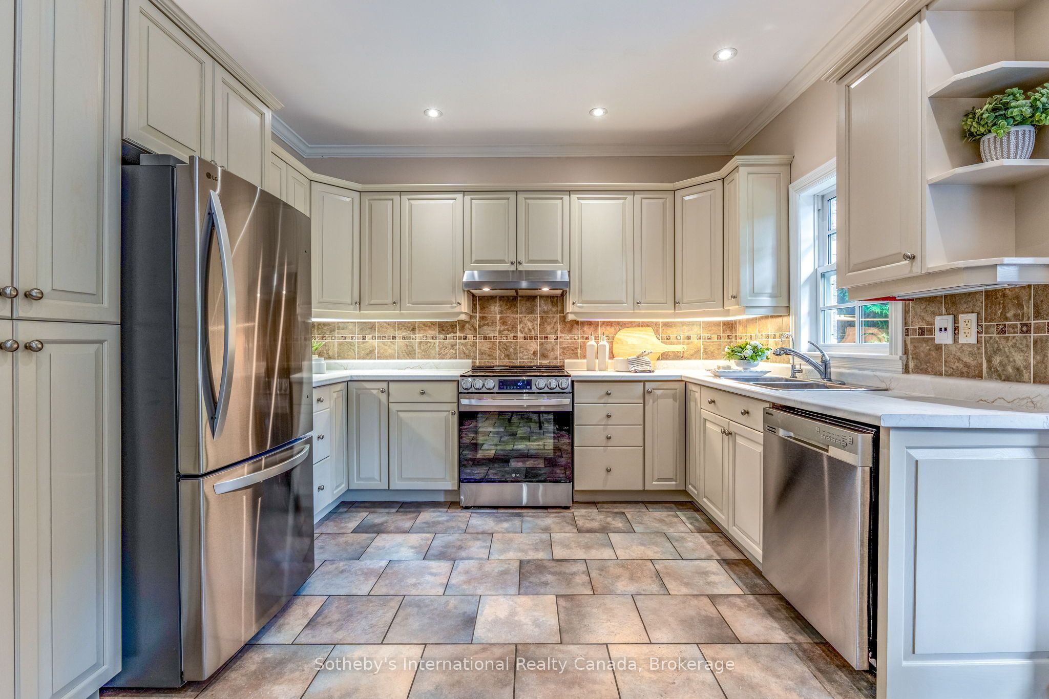 75 Edward Street E Property Photo 15