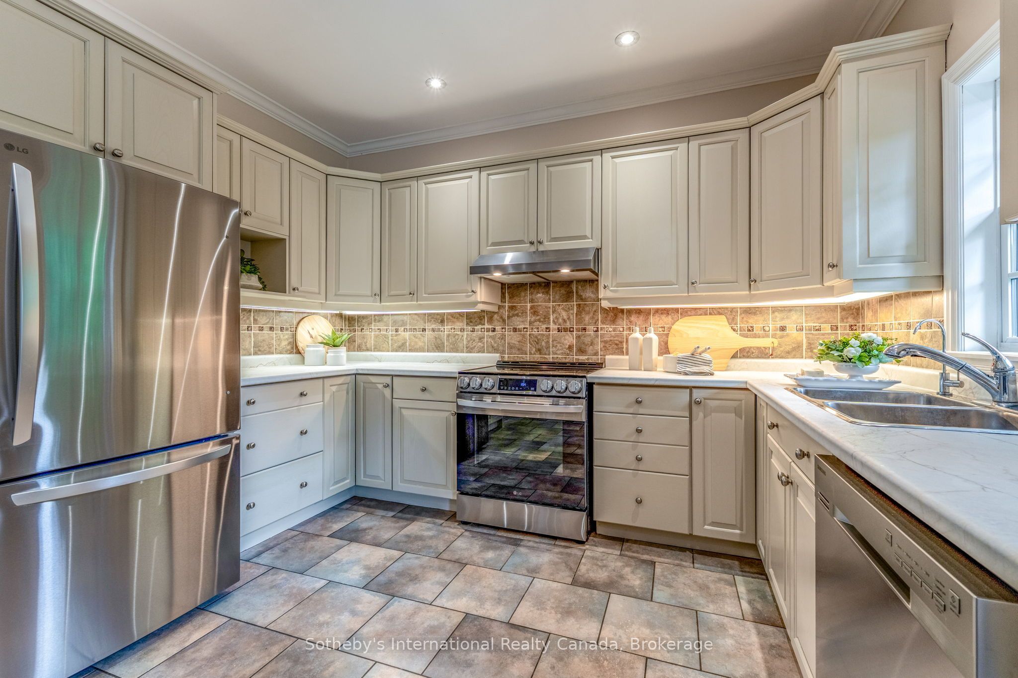 75 Edward Street E Property Photo 16