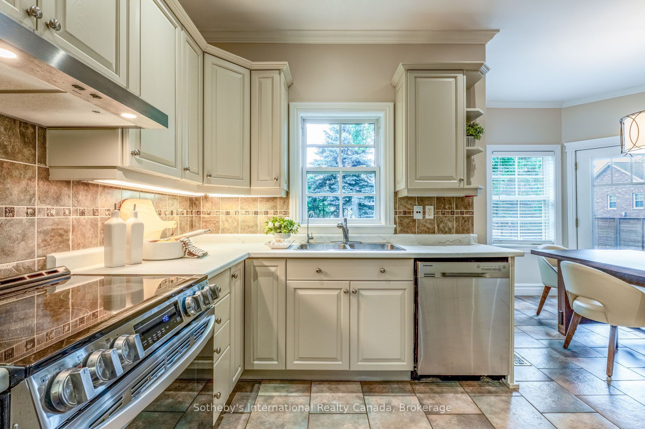 75 Edward Street E Property Photo 17