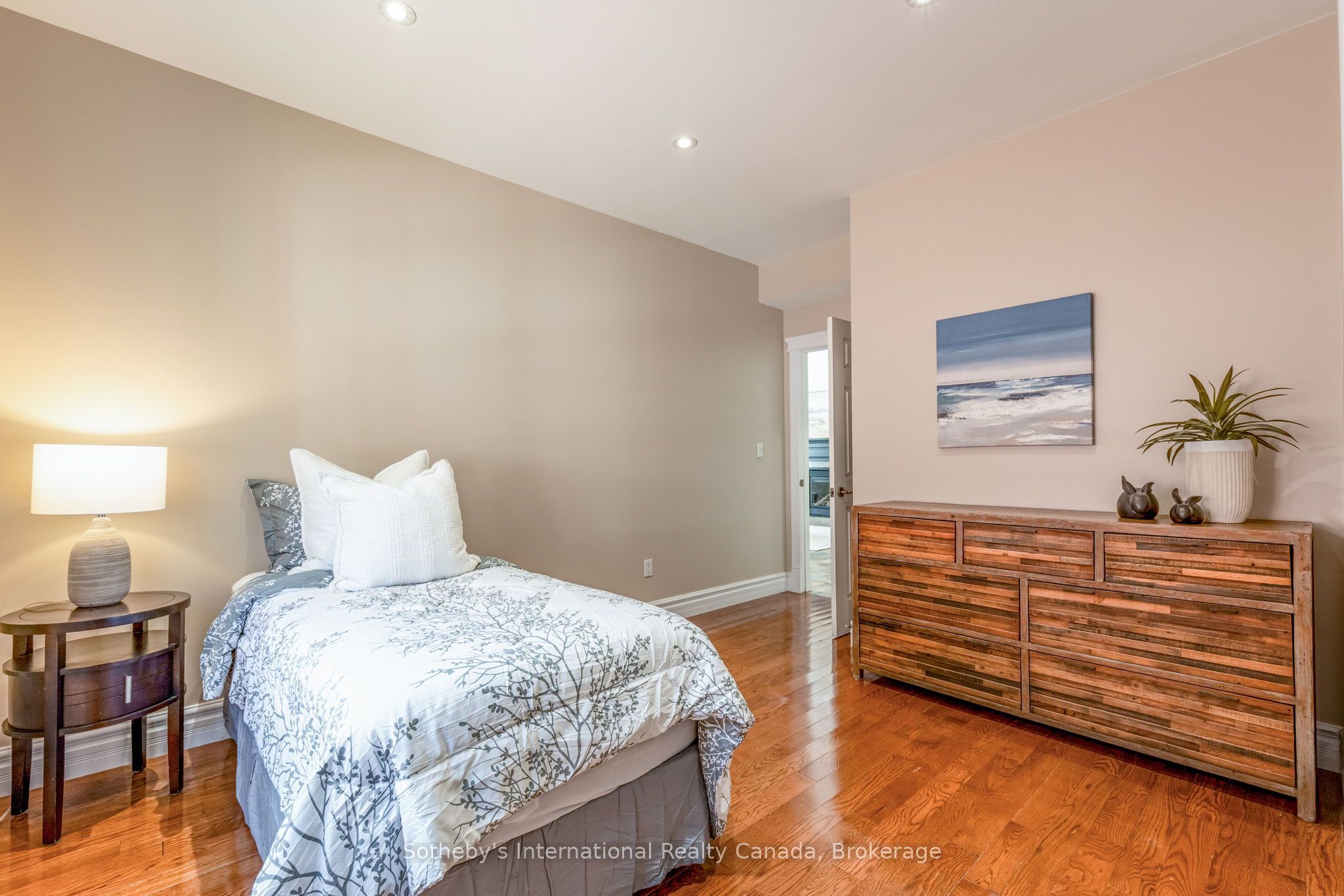 75 Edward Street E Property Photo 25