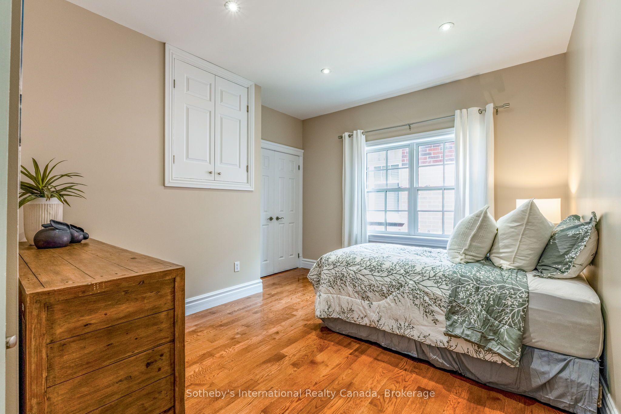 75 Edward Street E Property Photo 26