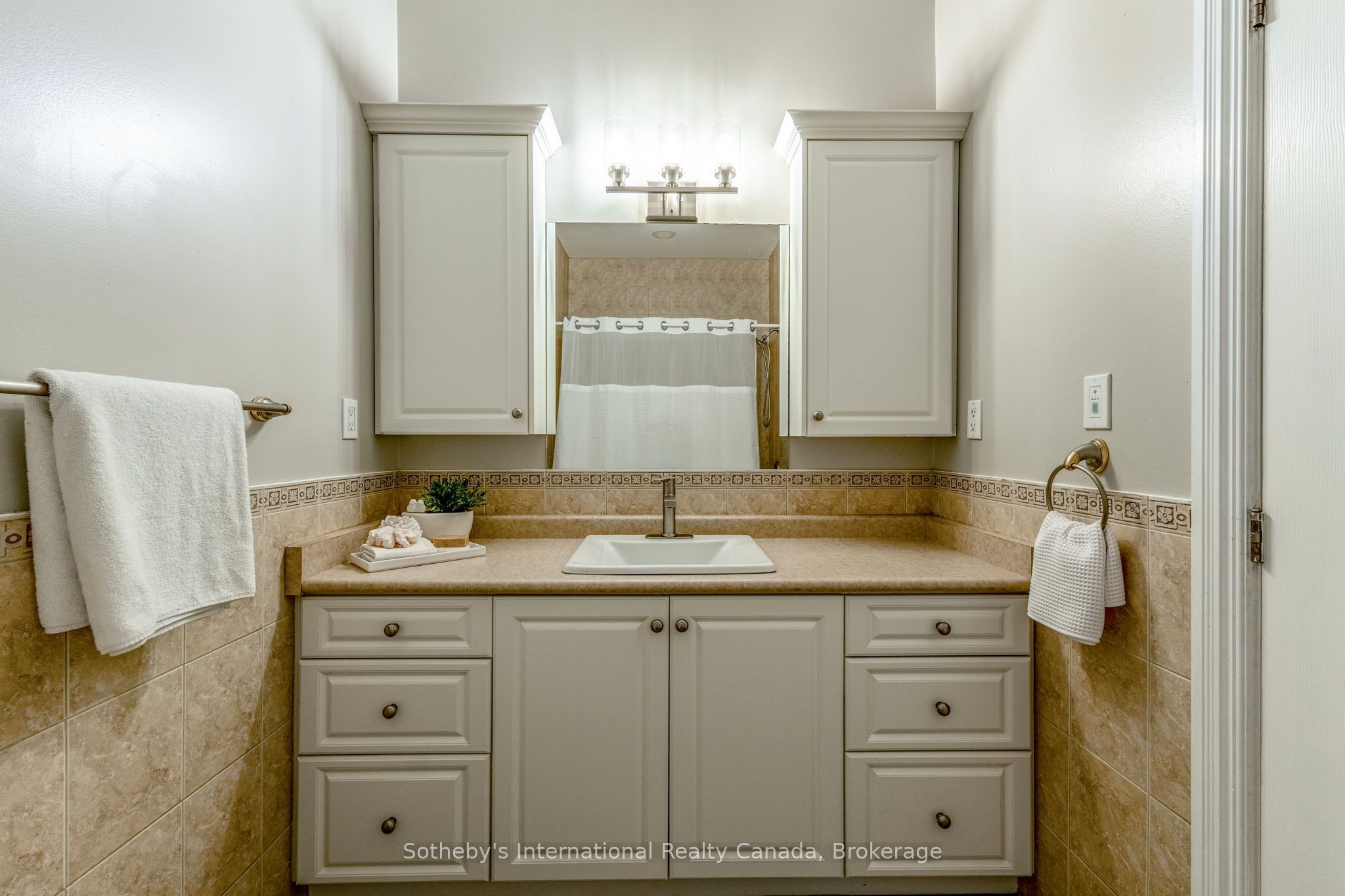 75 Edward Street E Property Photo 28