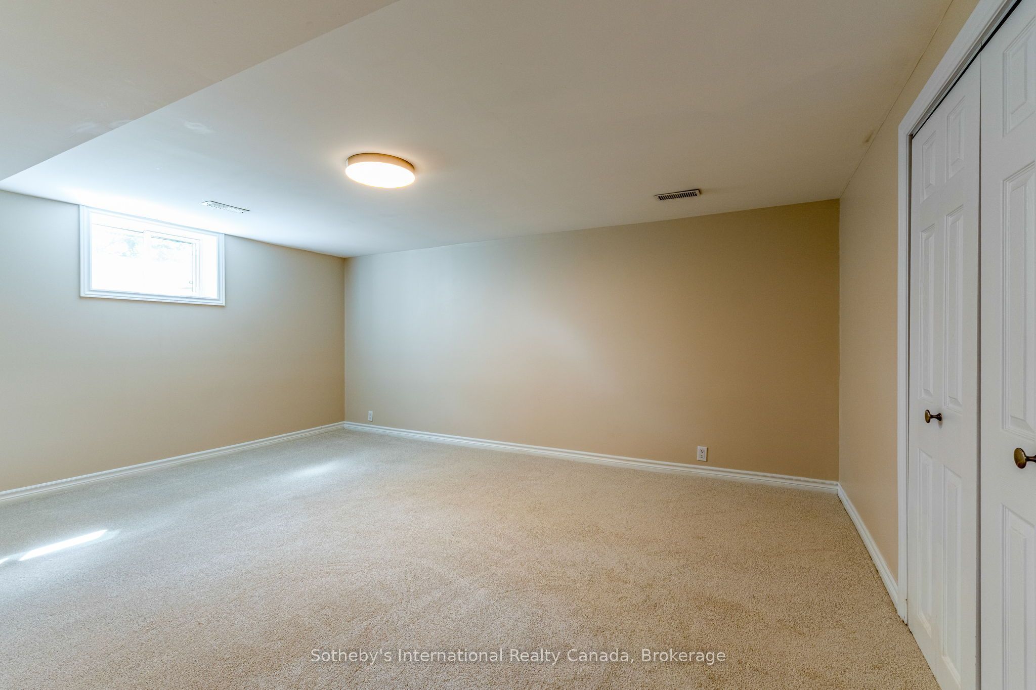 75 Edward Street E Property Photo 35