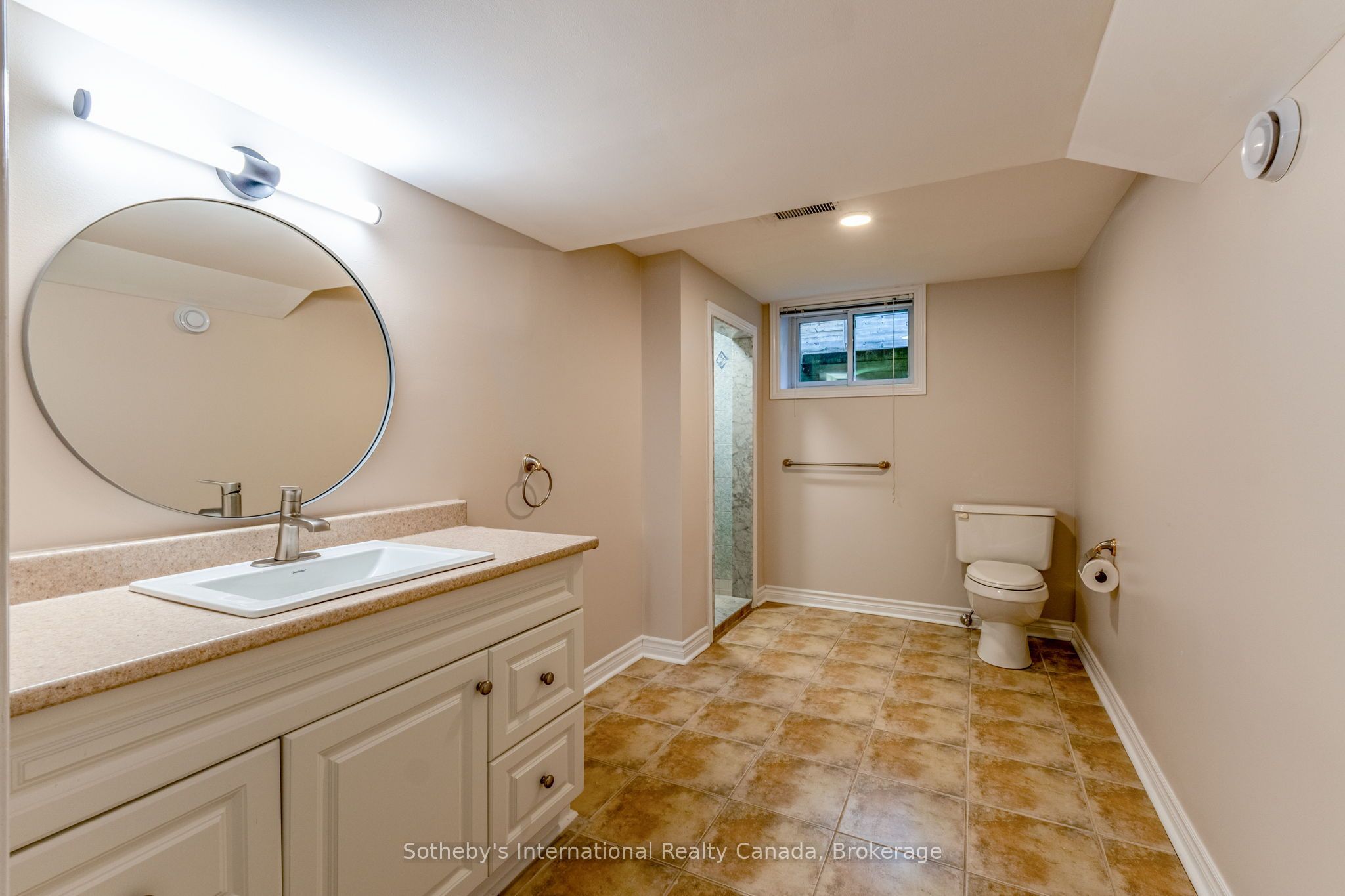 75 Edward Street E Property Photo 36