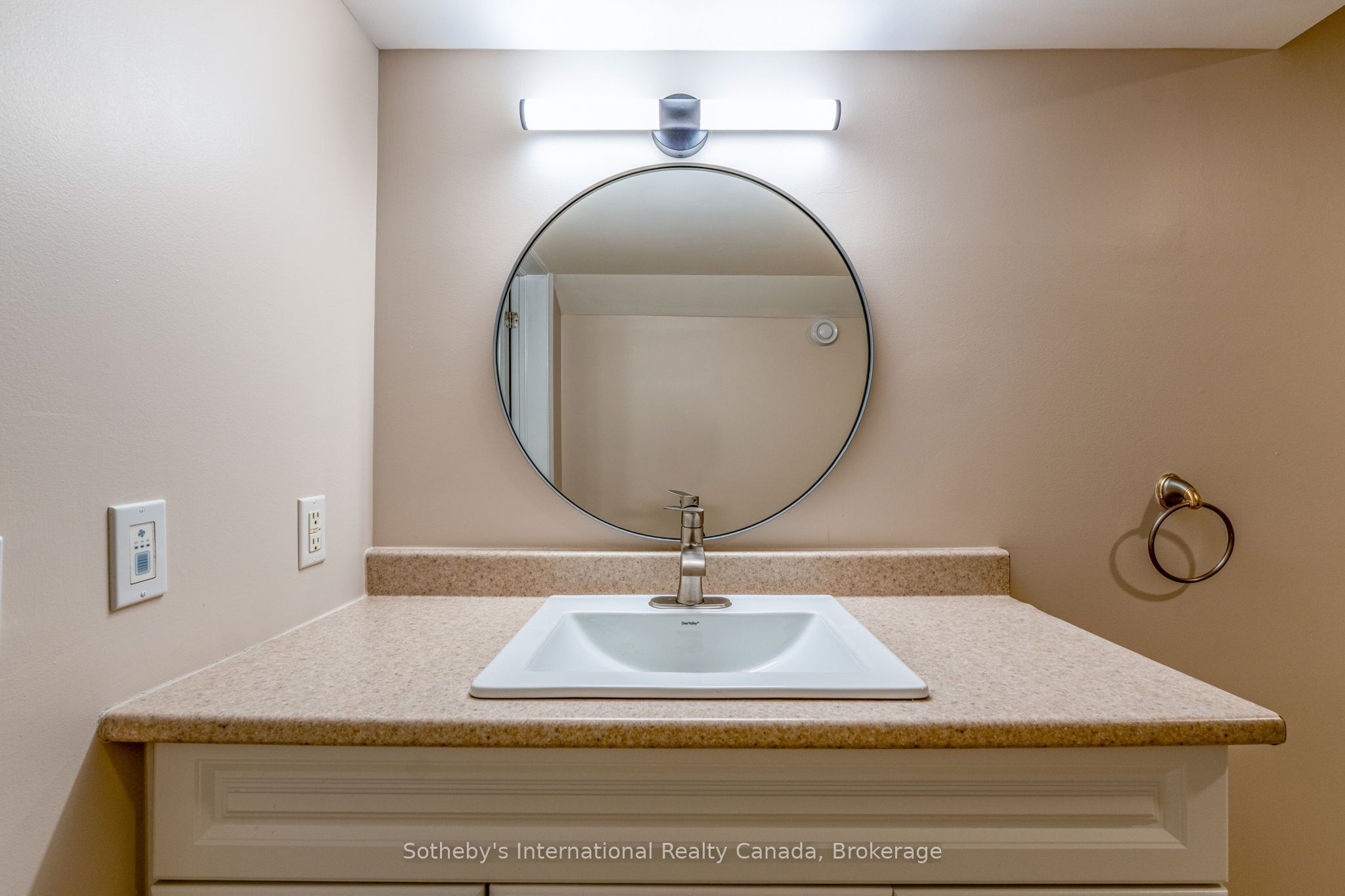 75 Edward Street E Property Photo 37