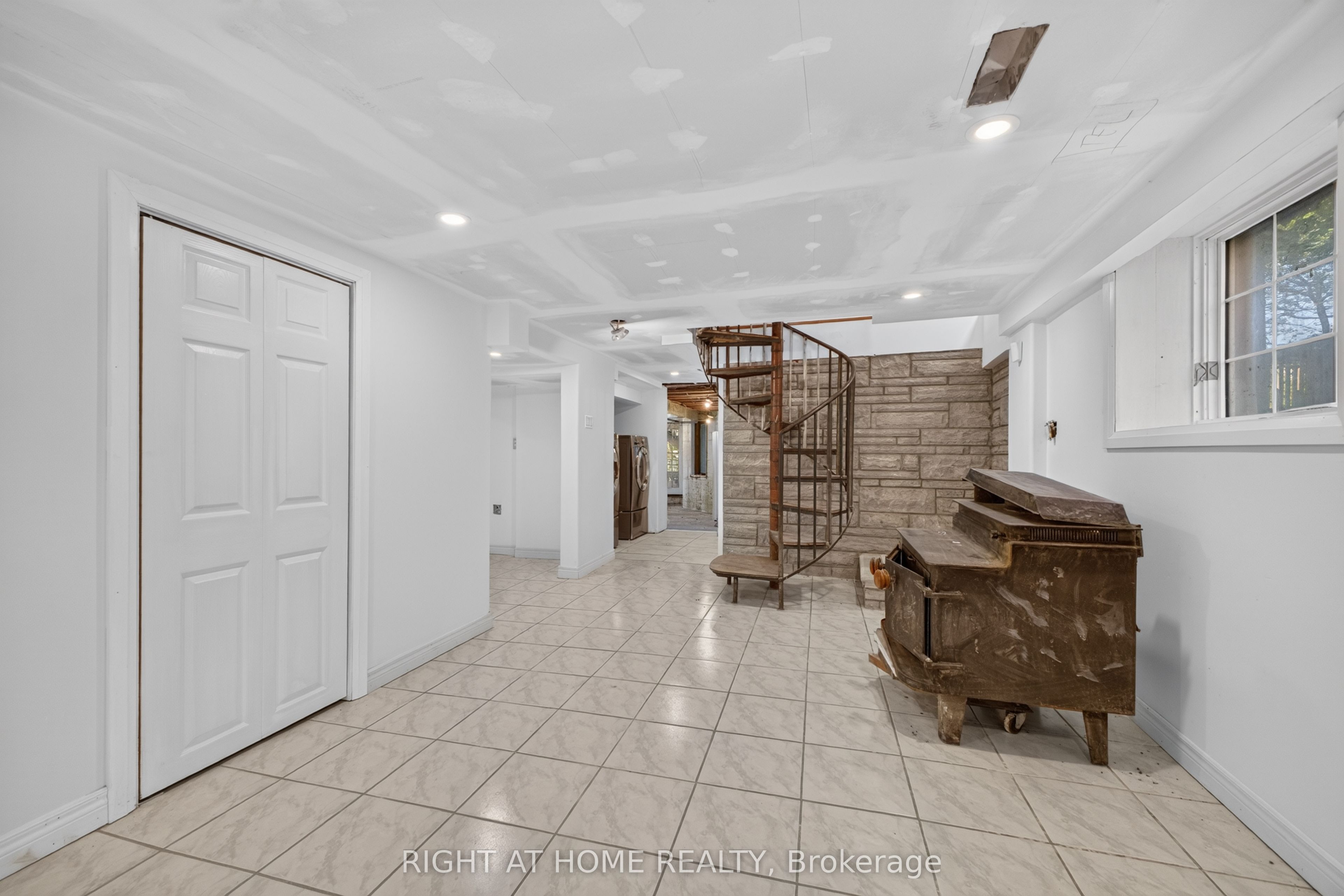 20 Holgate Street Property Photo 29
