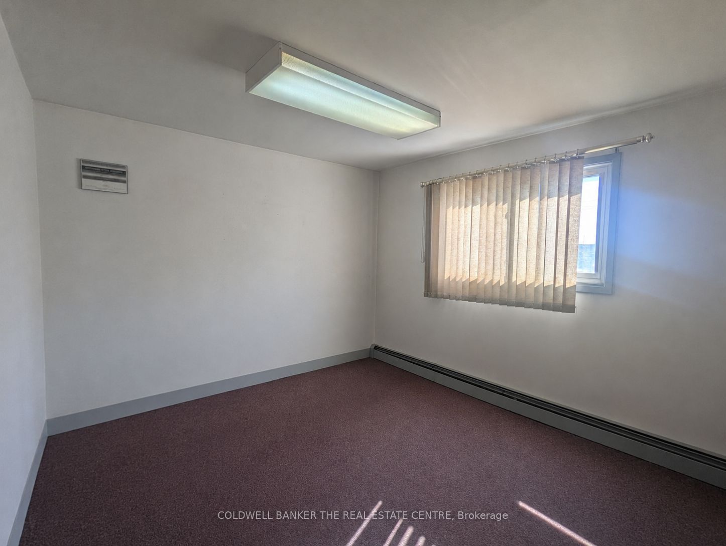 284 Dunlop Street W Upper - B Property Photo 1